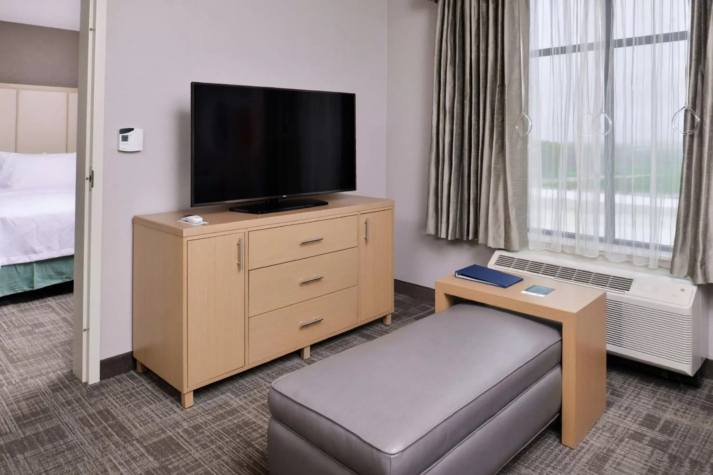 Bedroom, Bed in Homewood Suites By Hilton Des Moines Airport