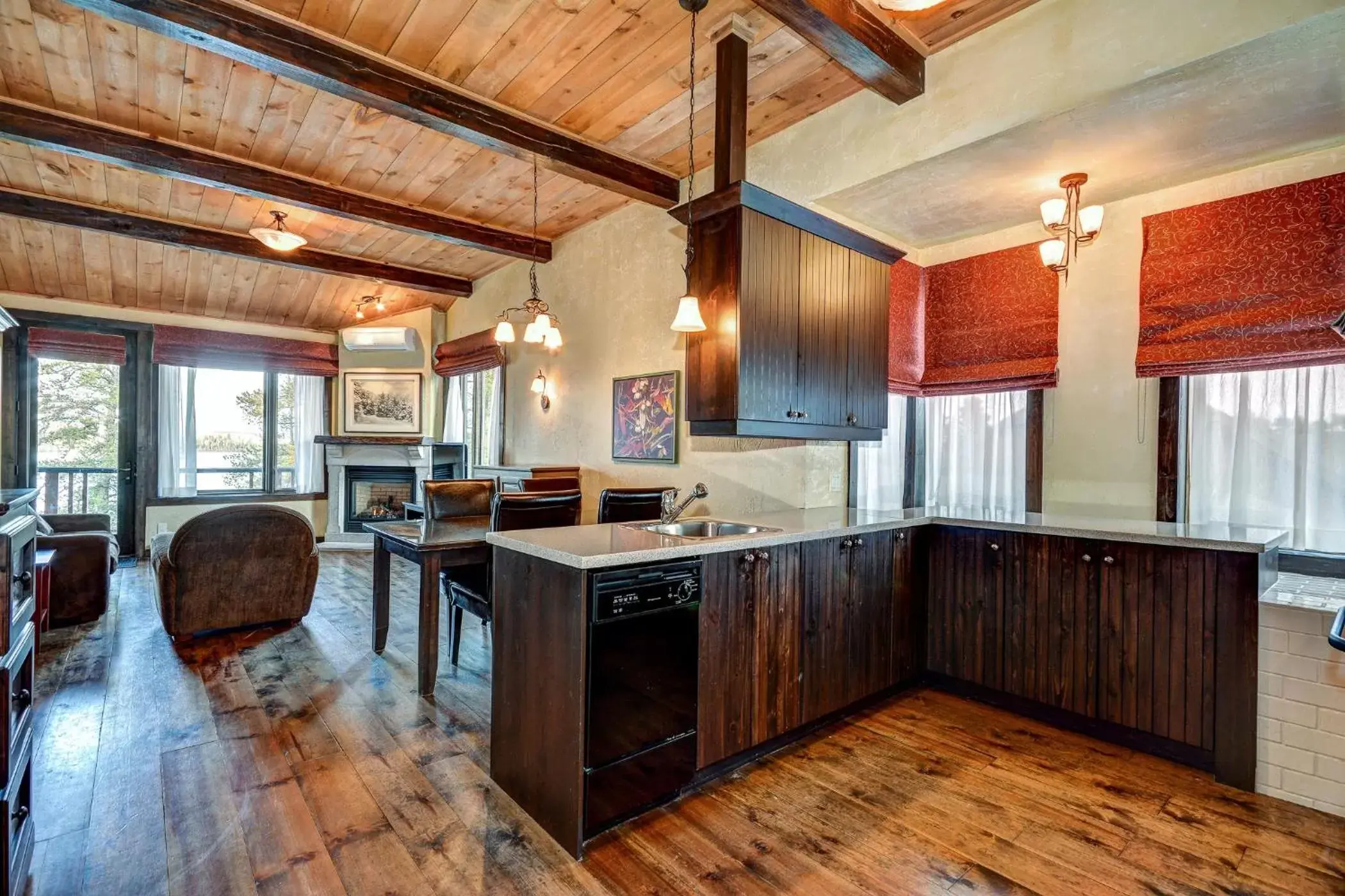 Kitchen/Kitchenette in Les Condos Du Lac Taureau- Rooms & Condos