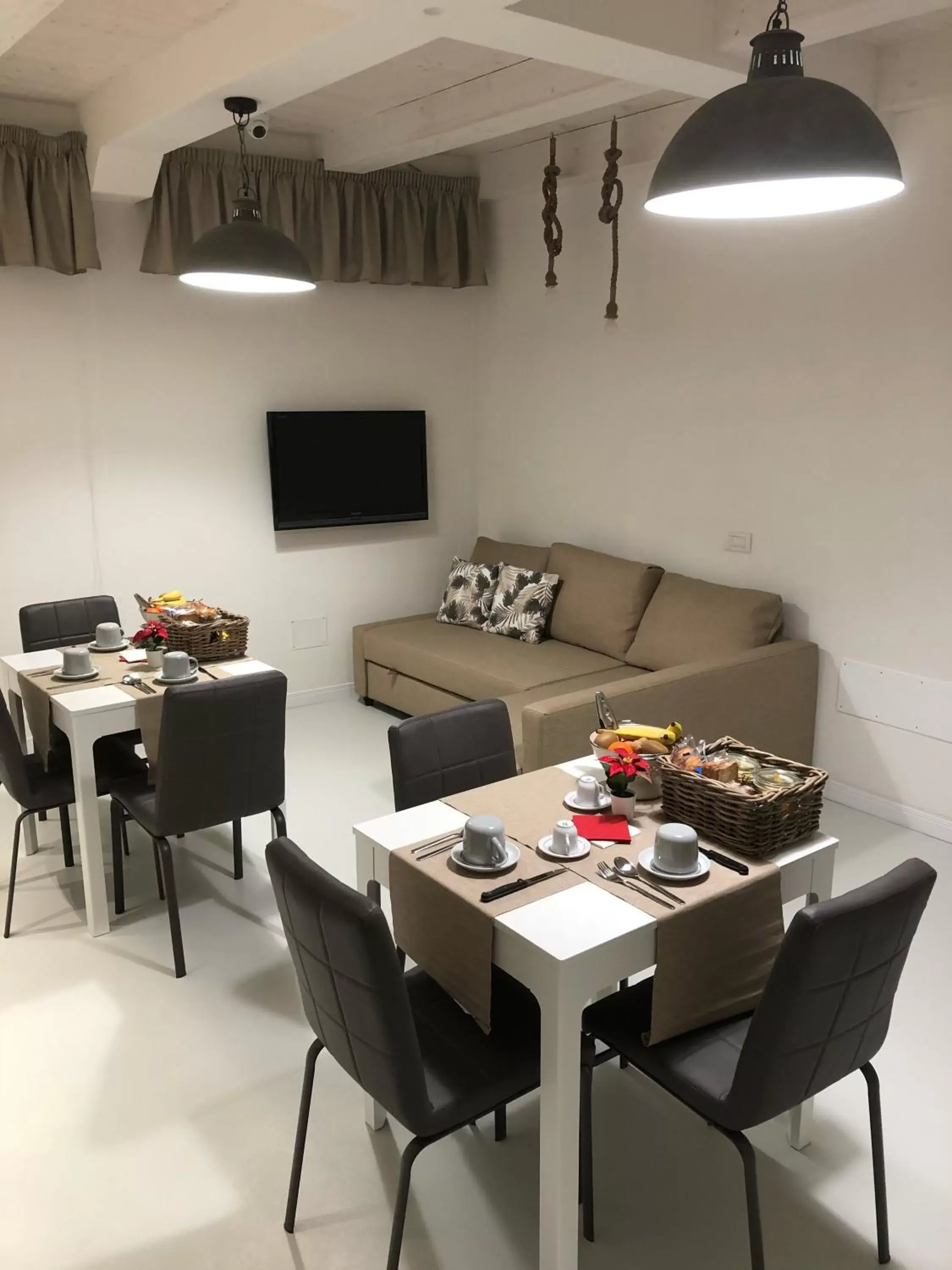 Dining Area in Edera e Camelie