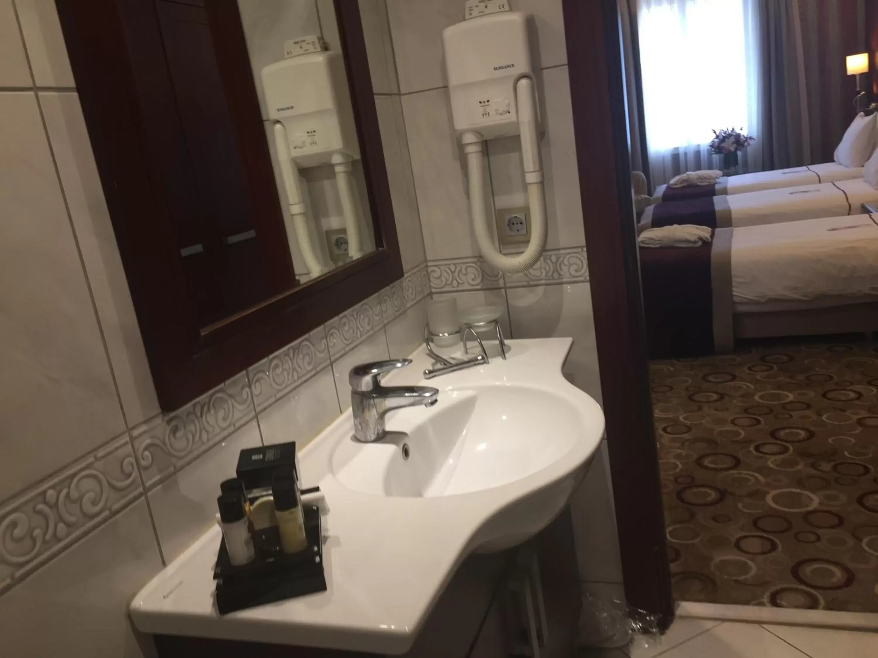 Bathroom in Taksim Gonen Hotel