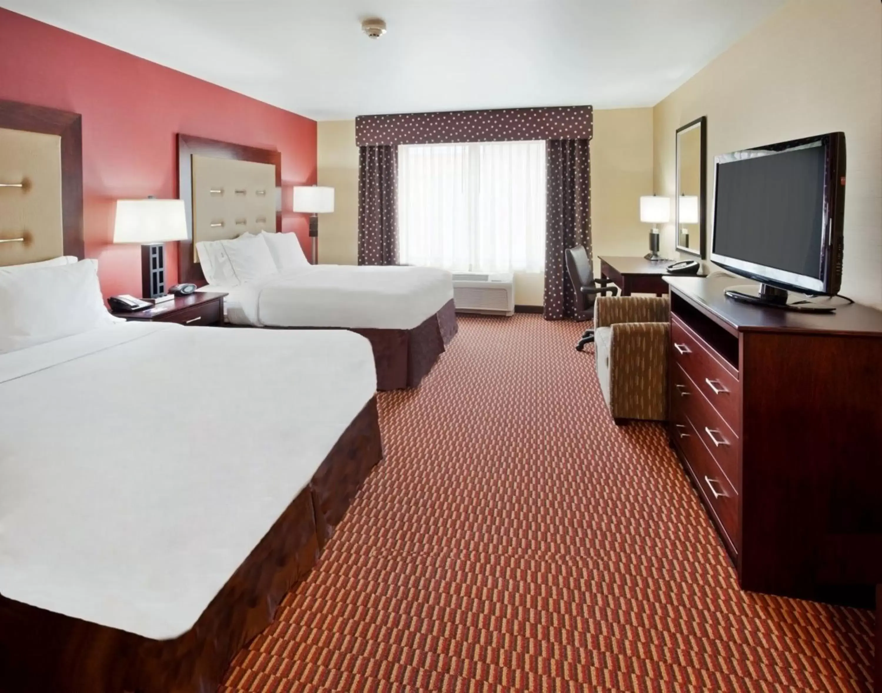 Photo of the whole room, TV/Entertainment Center in Holiday Inn Express and Suites Great Falls, an IHG Hotel