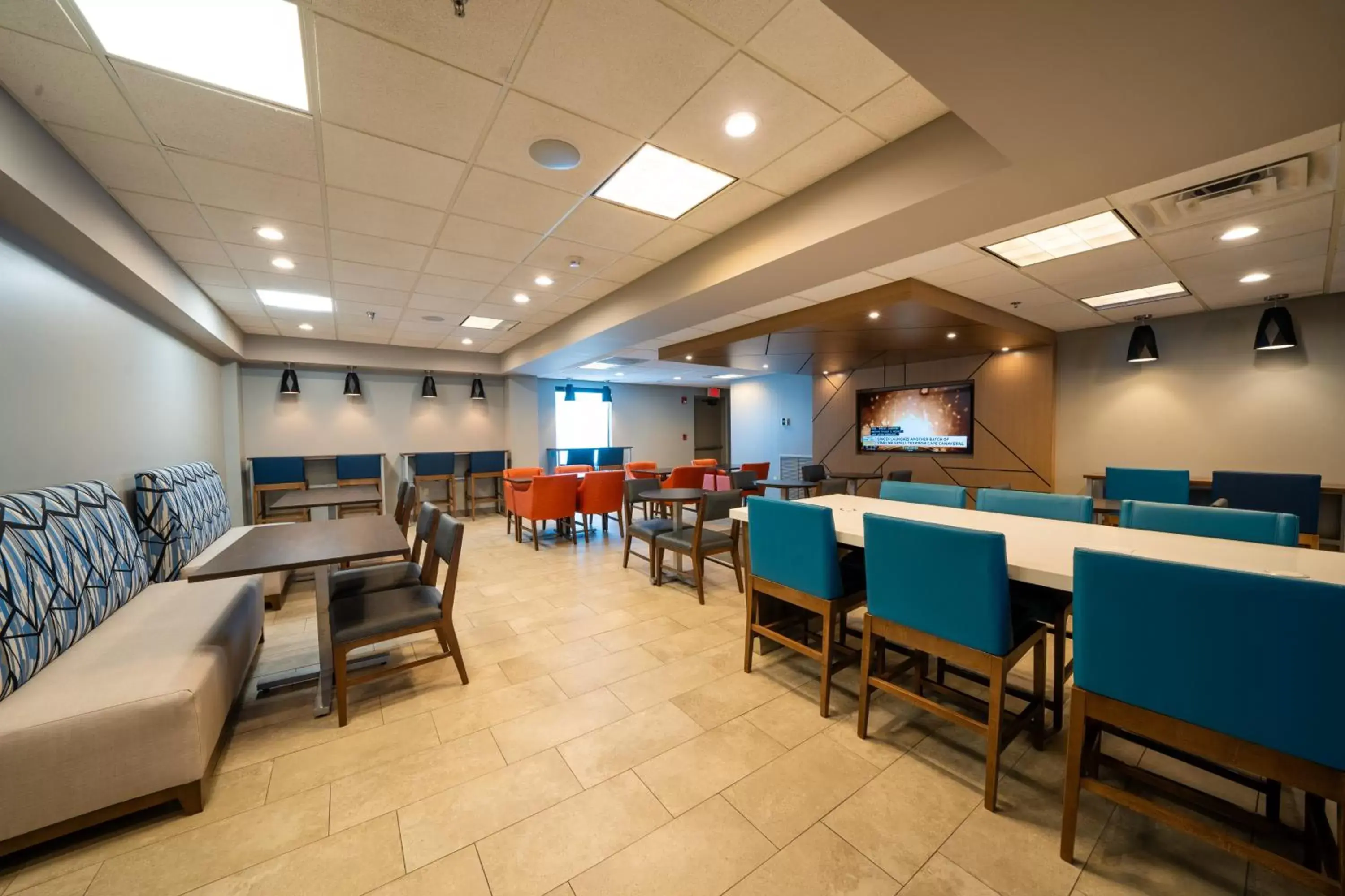 Breakfast, Restaurant/Places to Eat in Holiday Inn Express Hotel & Suites Tampa-Oldsmar, an IHG Hotel