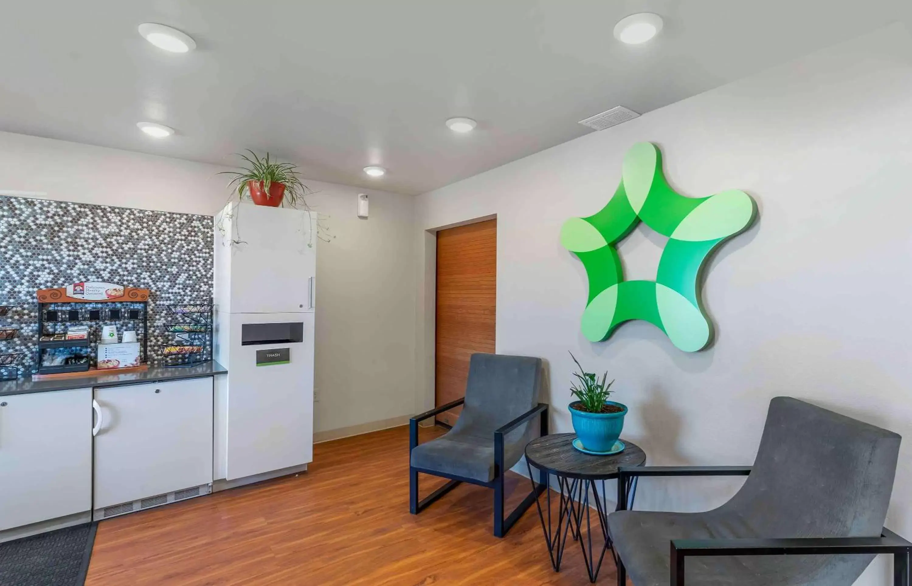 Lobby or reception, Kitchen/Kitchenette in Extended Stay America Suites - Denver - Airport