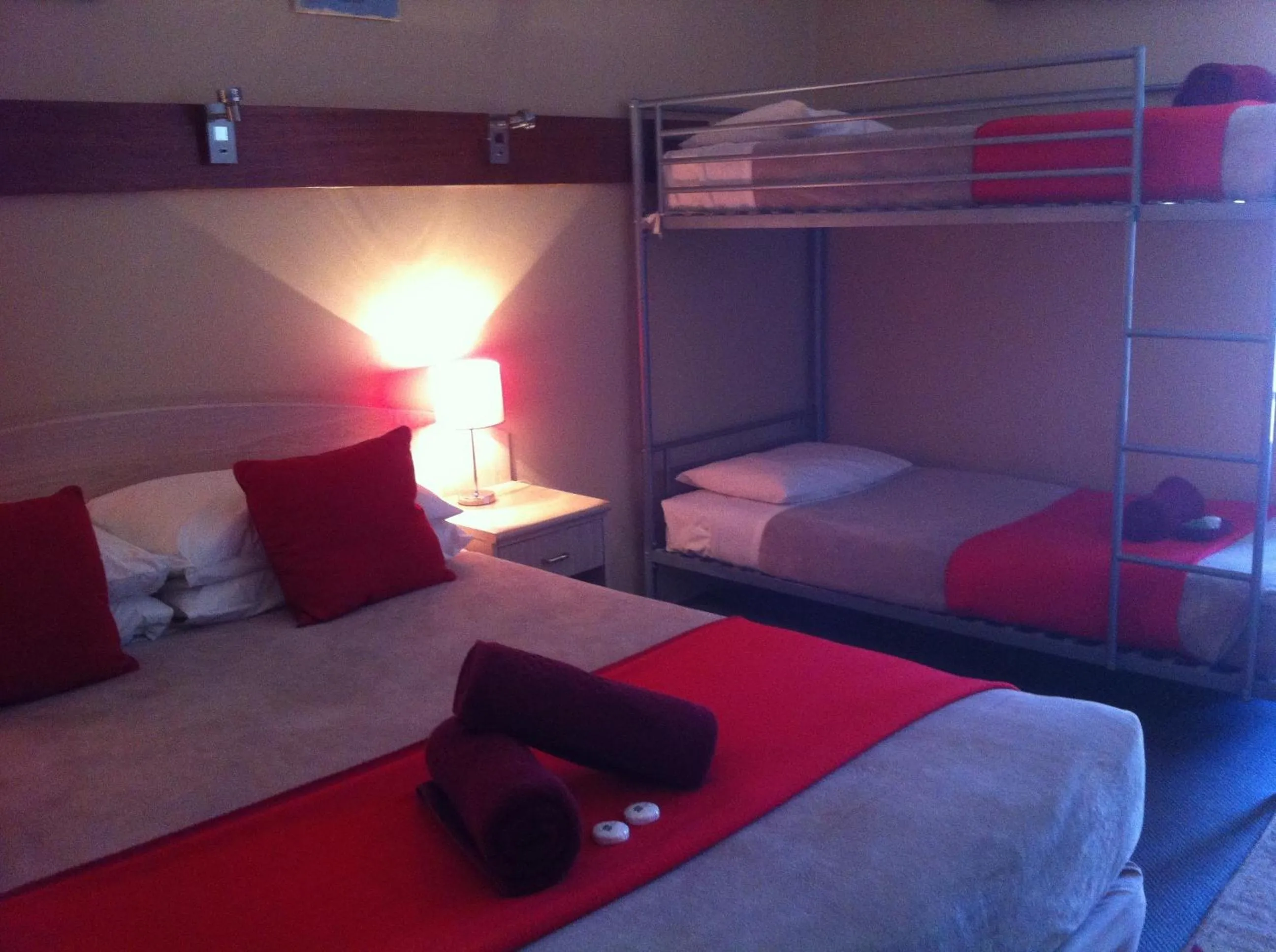 Photo of the whole room, Bed in Elsinor Motor Lodge