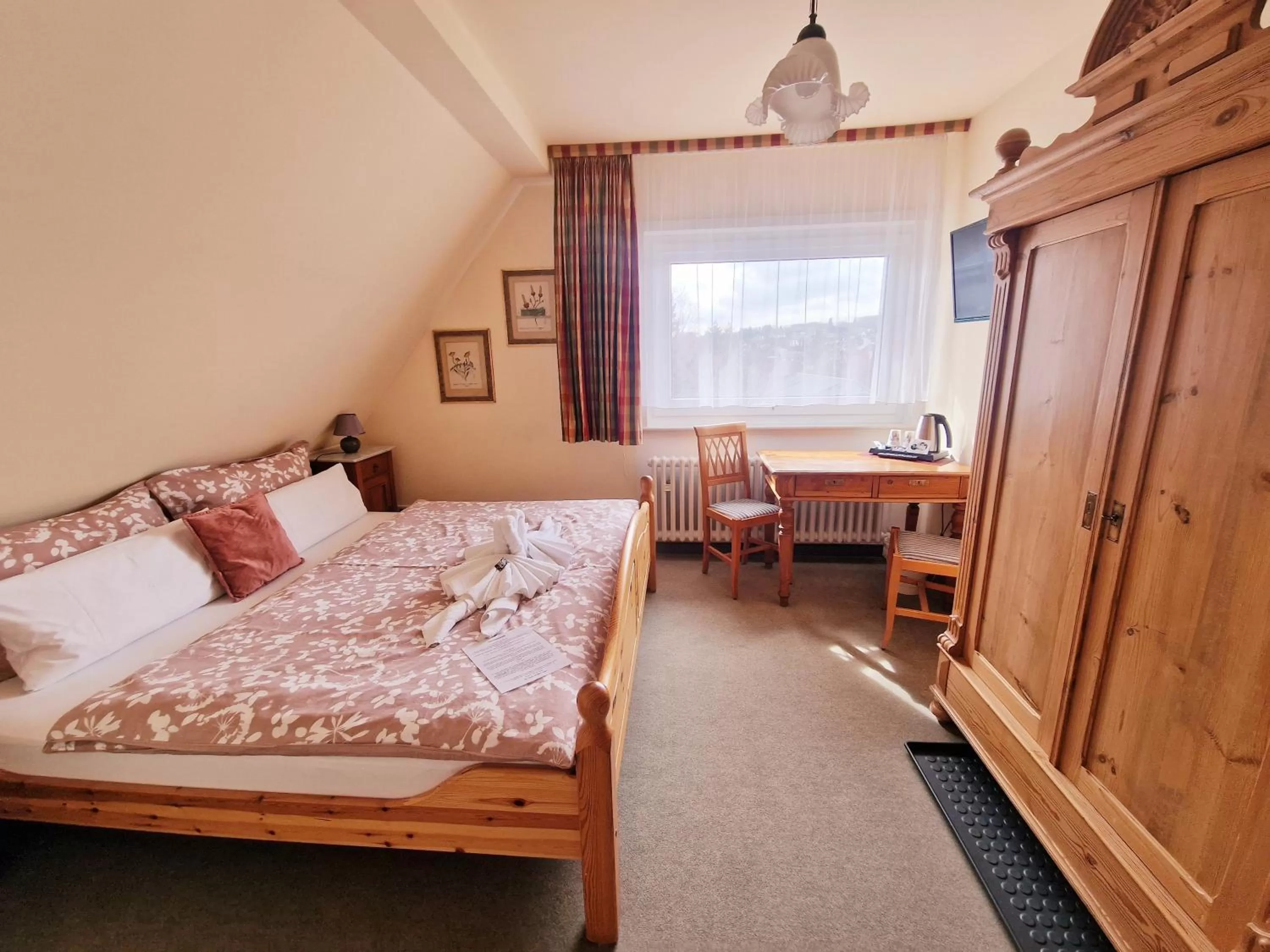 Photo of the whole room, Bed in Hotel Elisabeth-Ilse