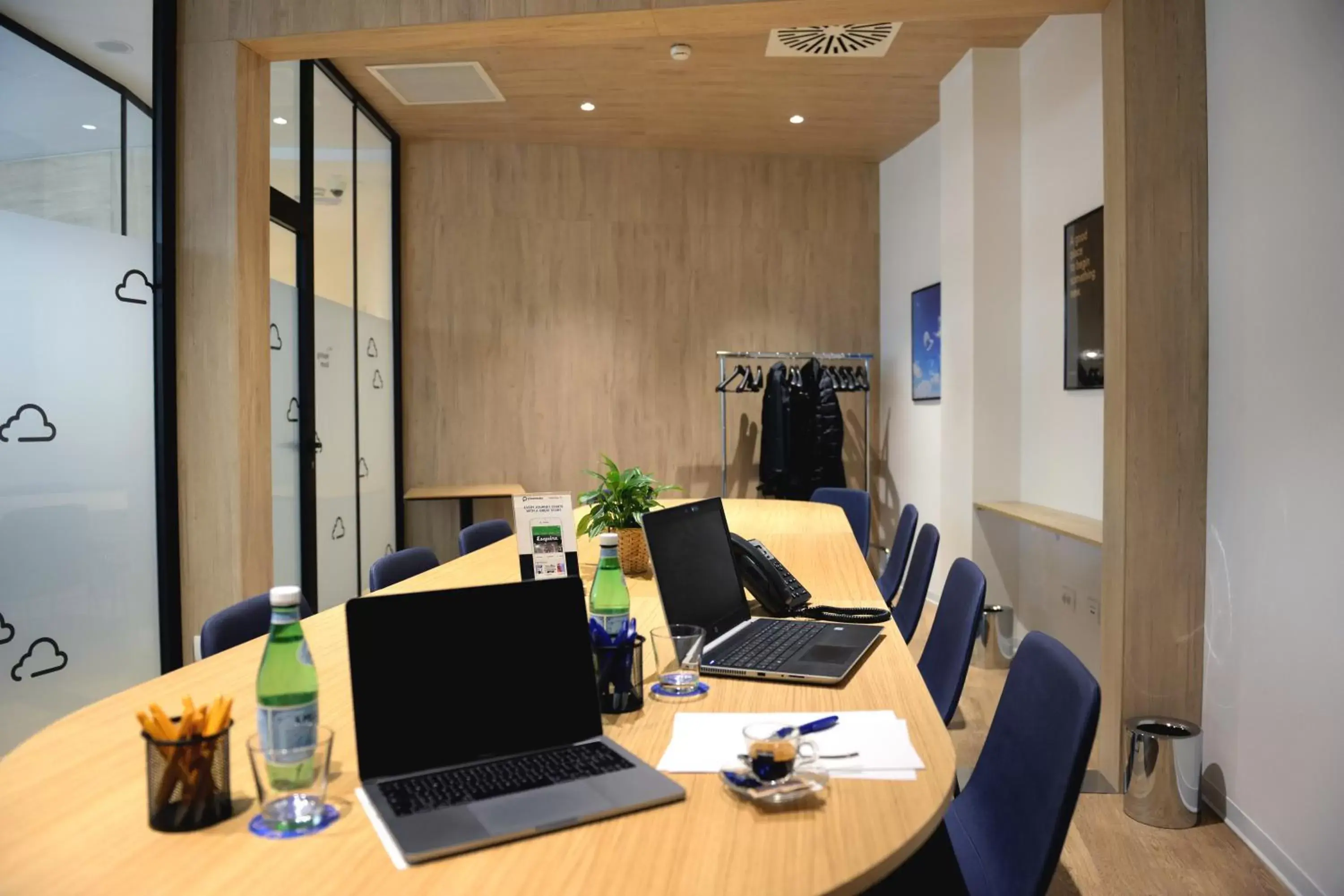Business facilities in Air Rooms Rome Airport by HelloSky
