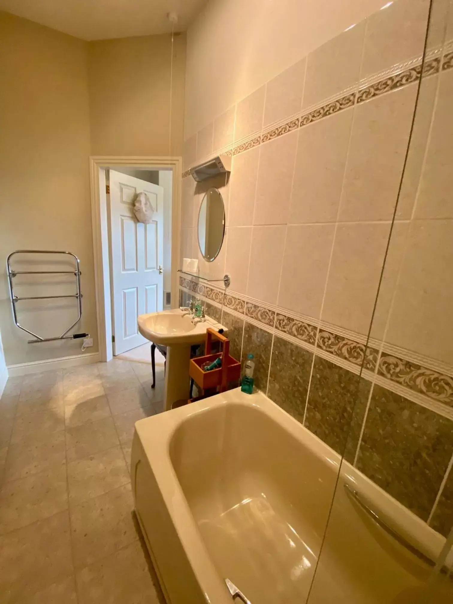 Bathroom in Golborne Manor Bed and Breakfast