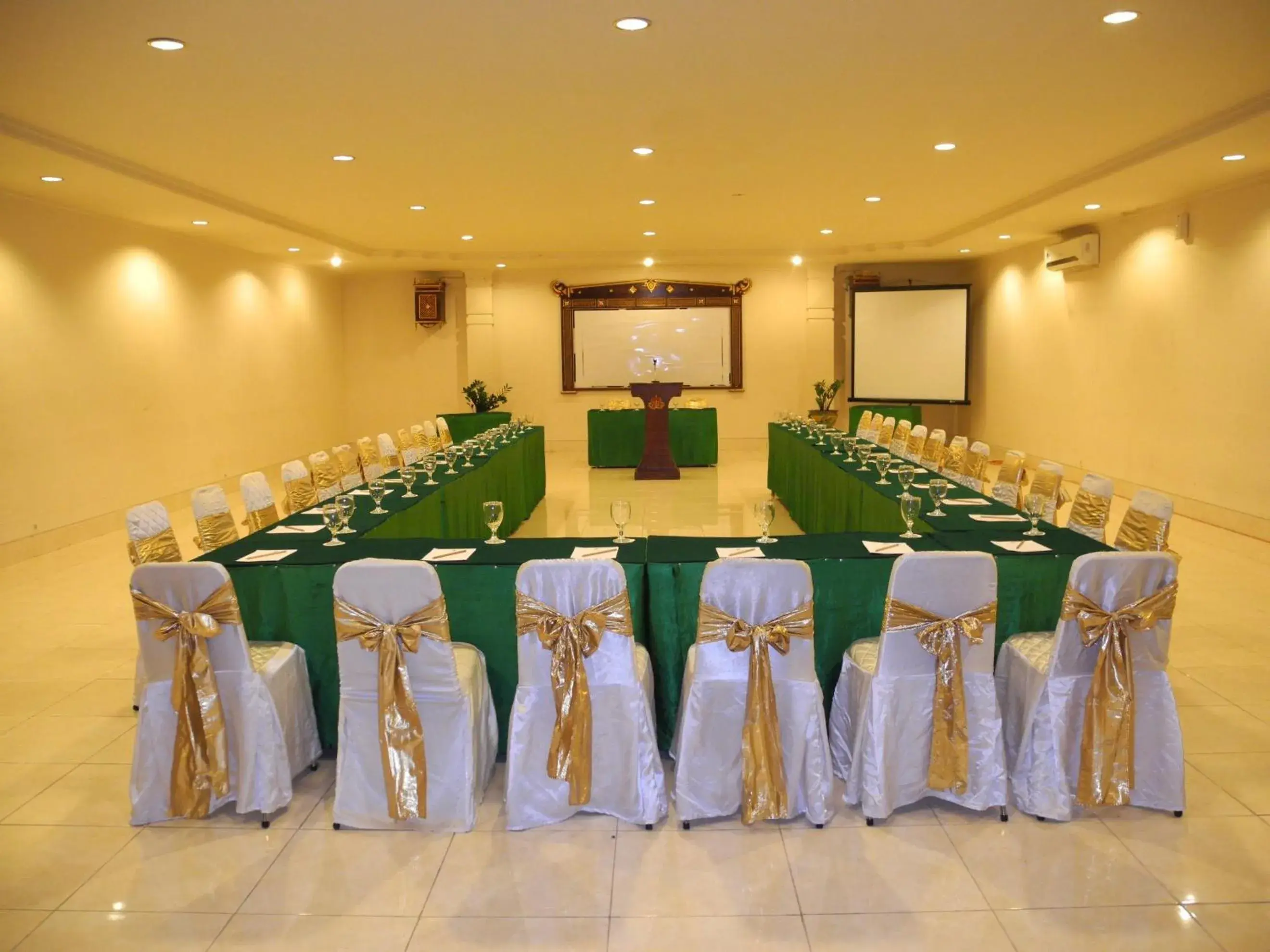 Banquet/Function facilities, Banquet Facilities in Hotel Grand Rosela Yogyakarta