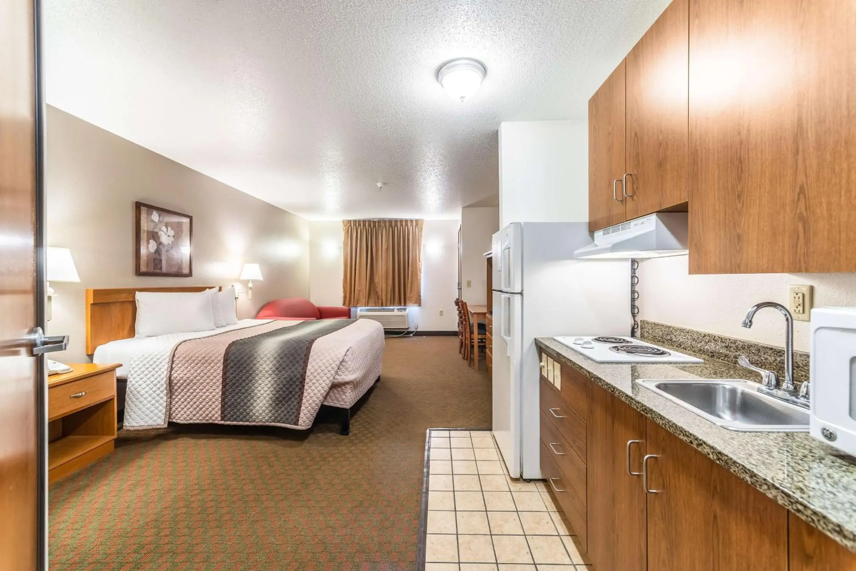 Kitchen or kitchenette, Kitchen/Kitchenette in Welcome Suites-O'Fallon