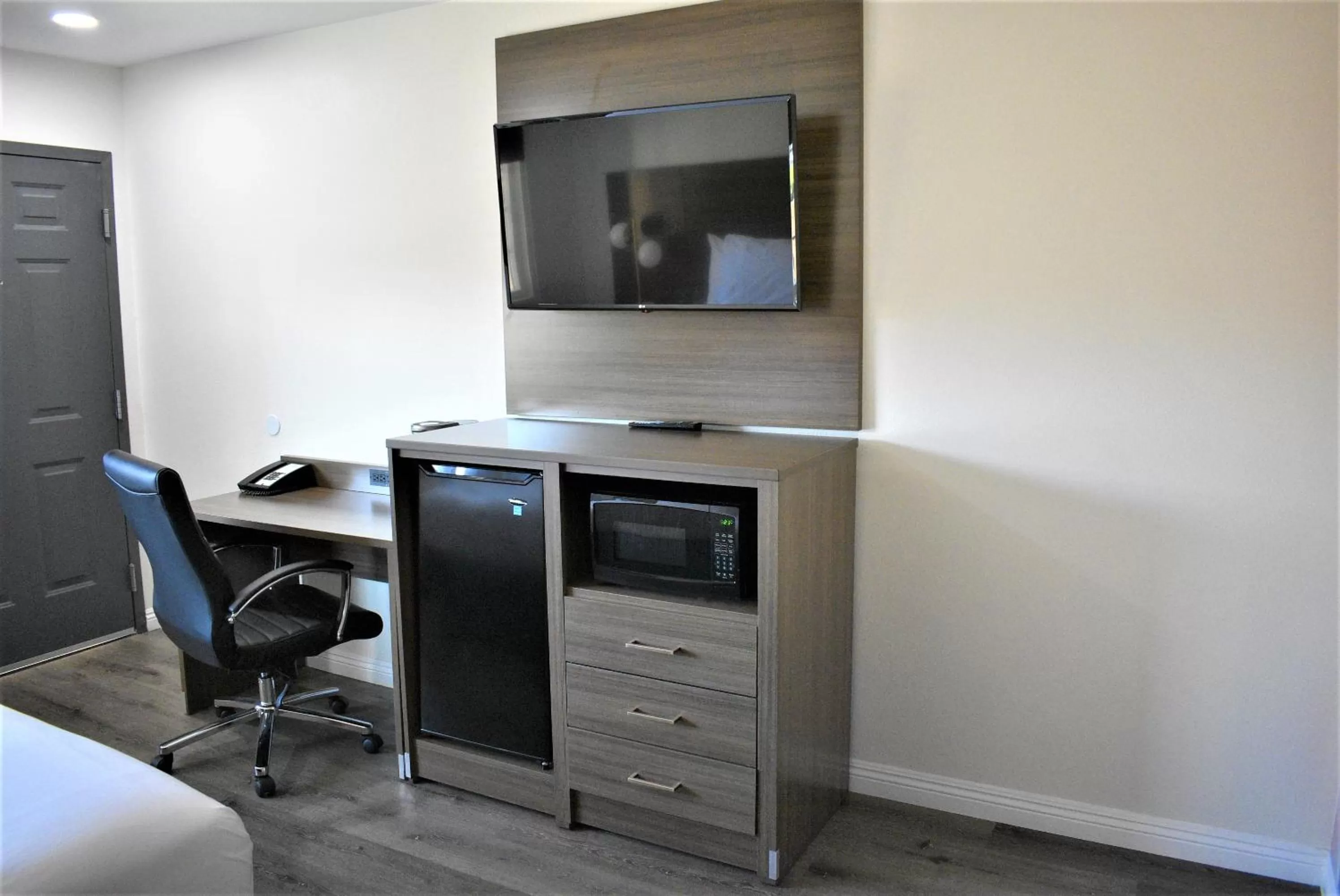 TV and multimedia in Signature Anaheim Maingate