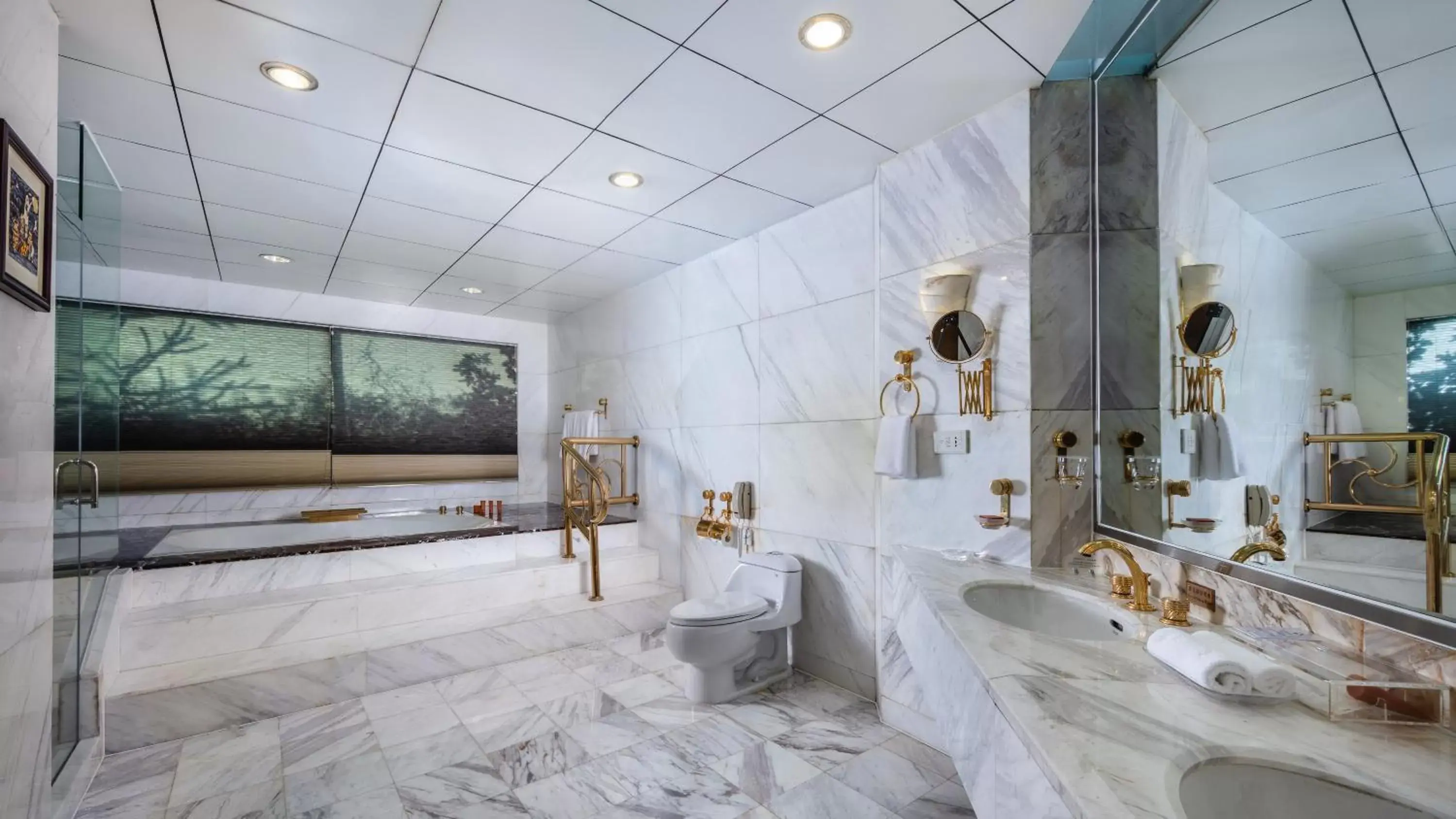 Bathroom in Crowne Plaza Foshan, an IHG Hotel - Exclusive bus stations for HKSAR round-trips