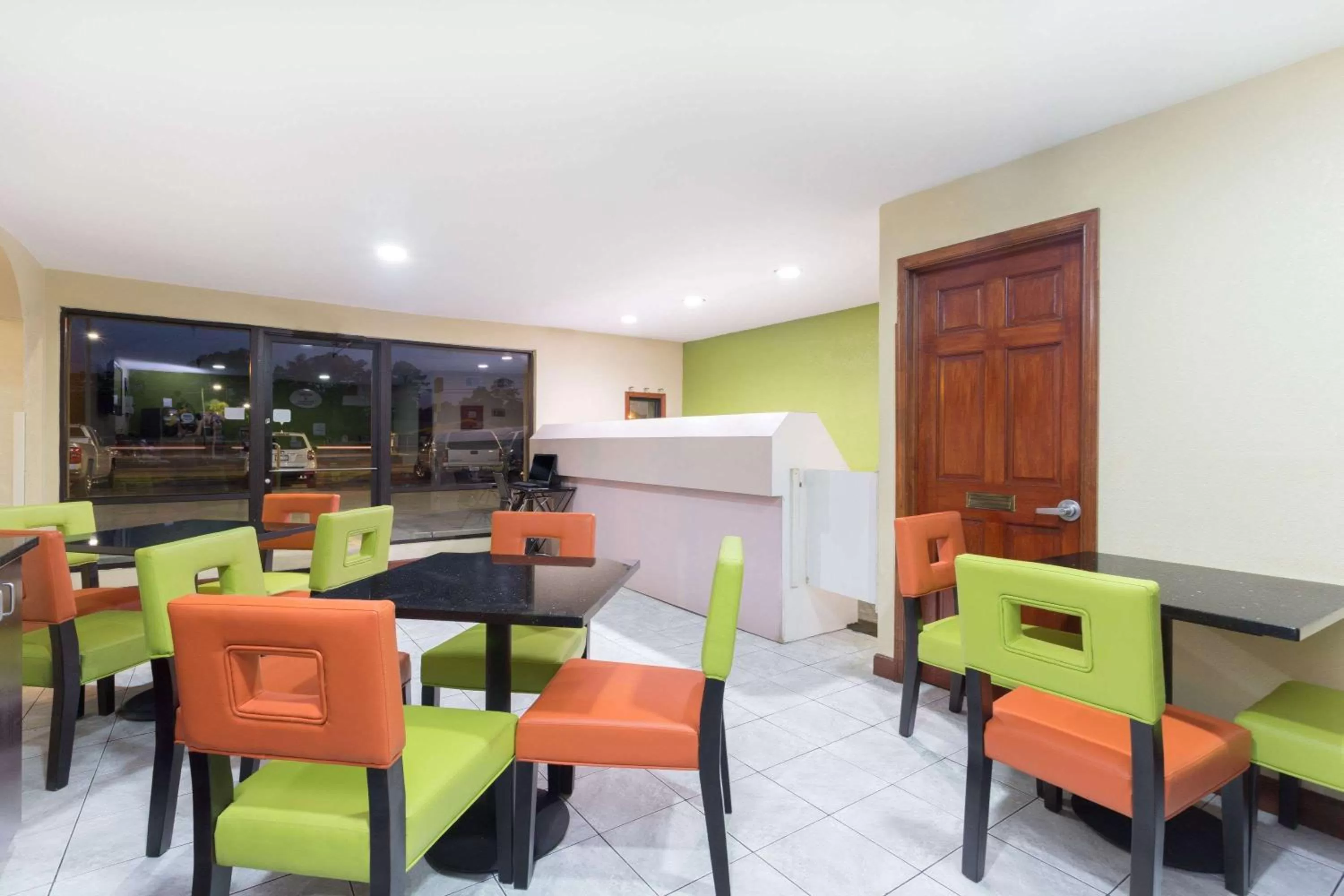 Lobby or reception in Super 8 by Wyndham Brunswick/St Simons Island Area