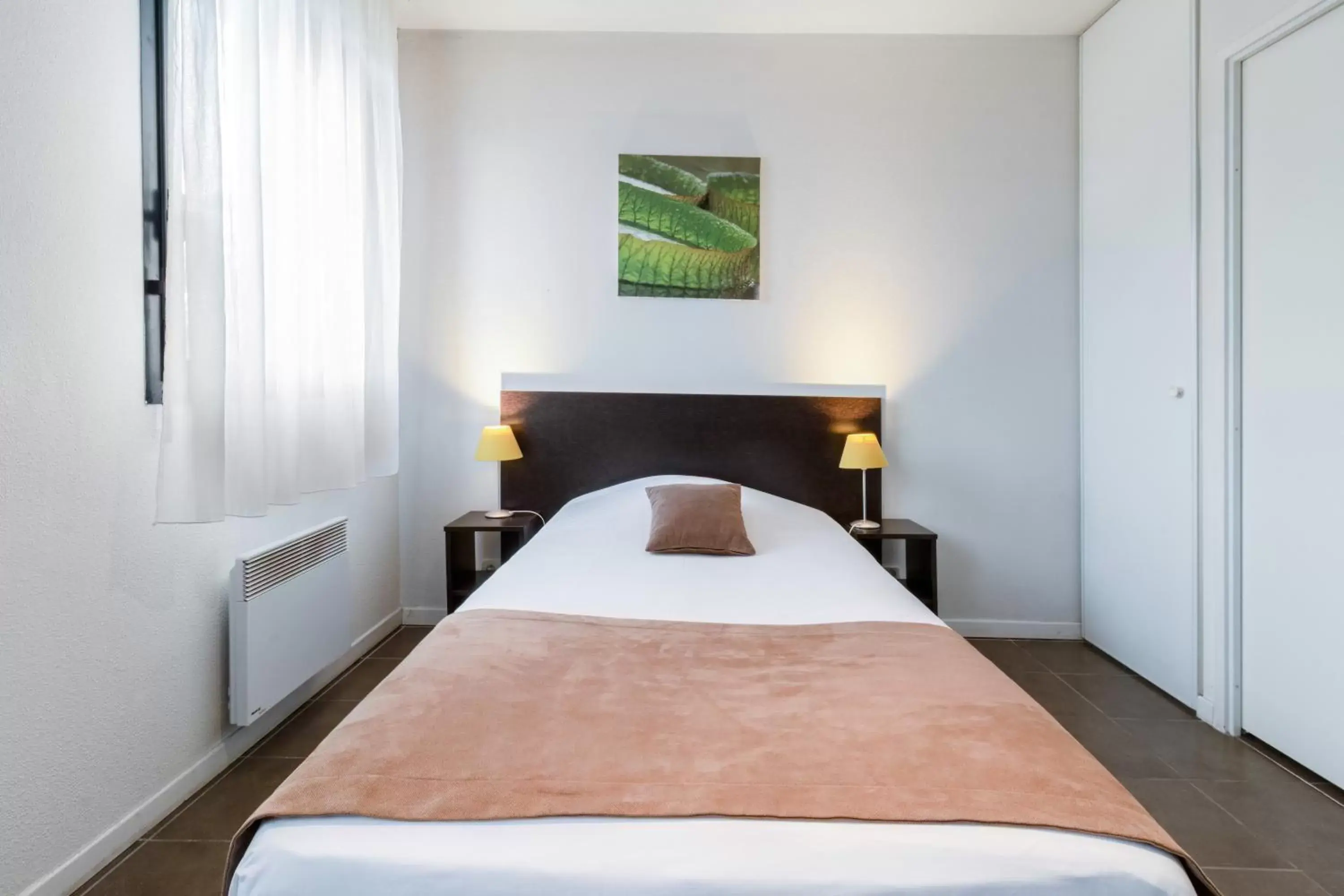 Bed in All Suites Pau – Zénith