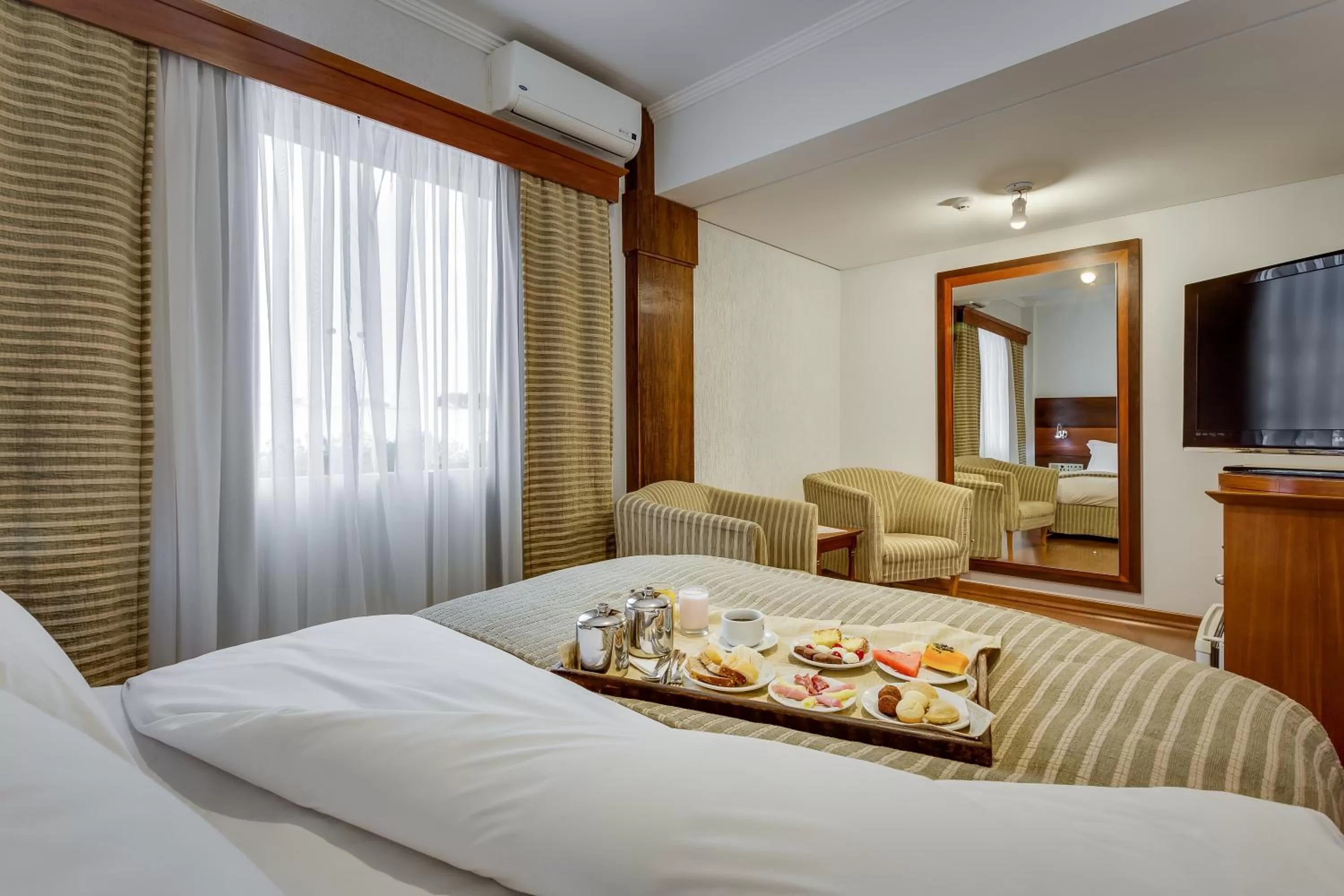 Breakfast, Bed in Kuster Hotel