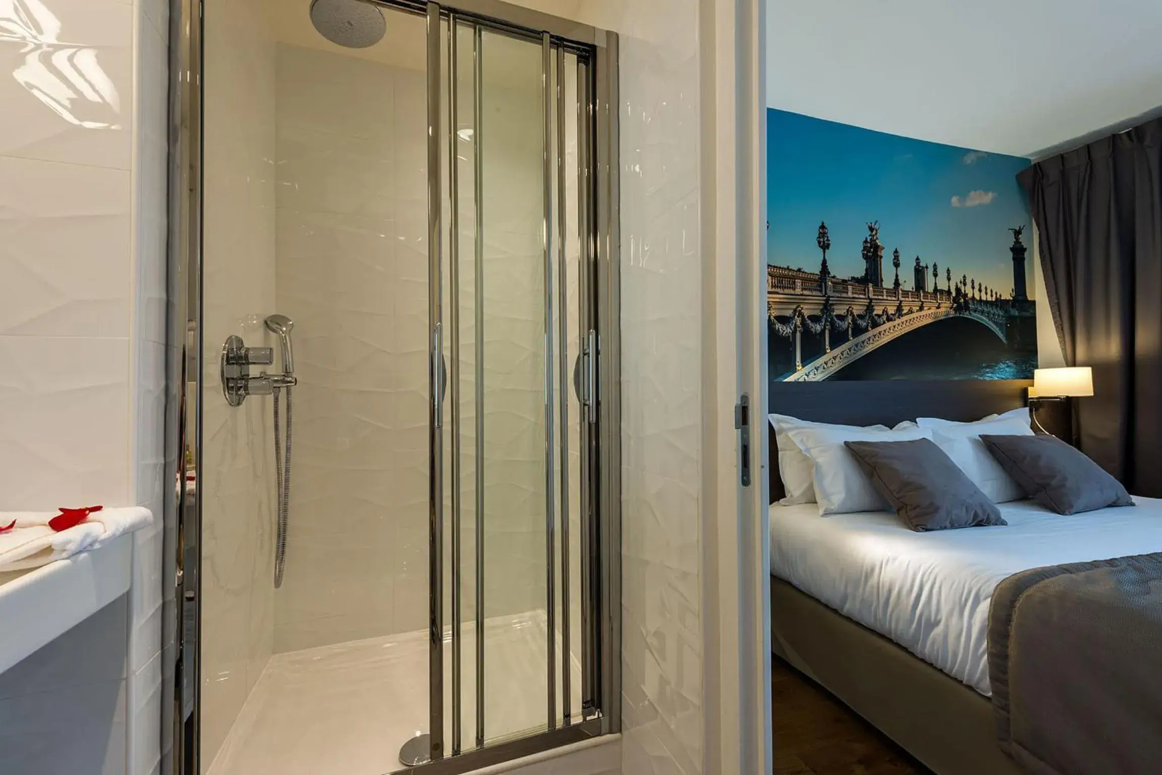 Shower, View in Midnight Hotel Paris