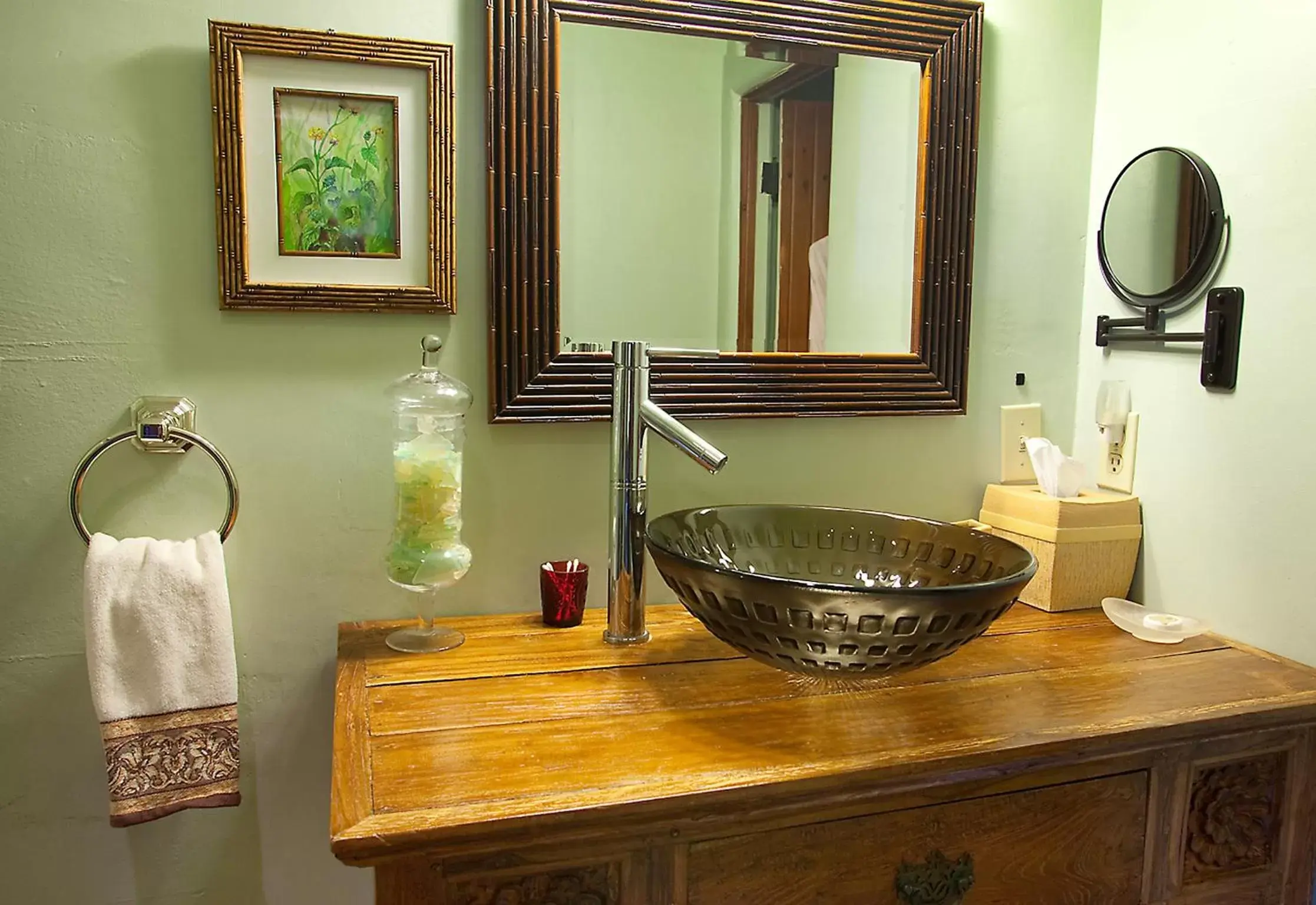 Decorative detail, Bathroom in Casa de Tres Lunas/House of Three Moons