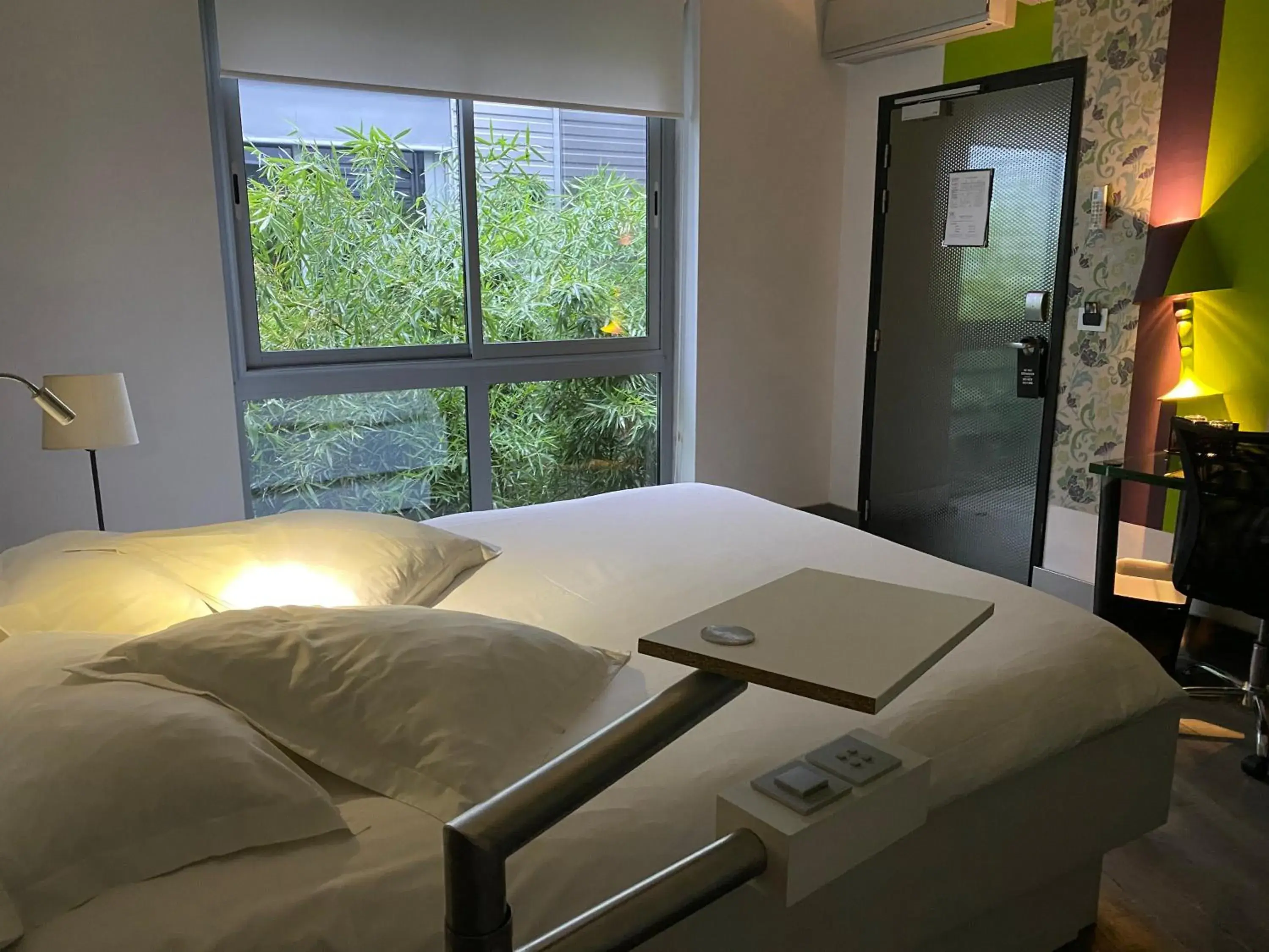 Bed in Hôtel Le Dormeur du Val Bed in Hôtel Le Dormeur du Val