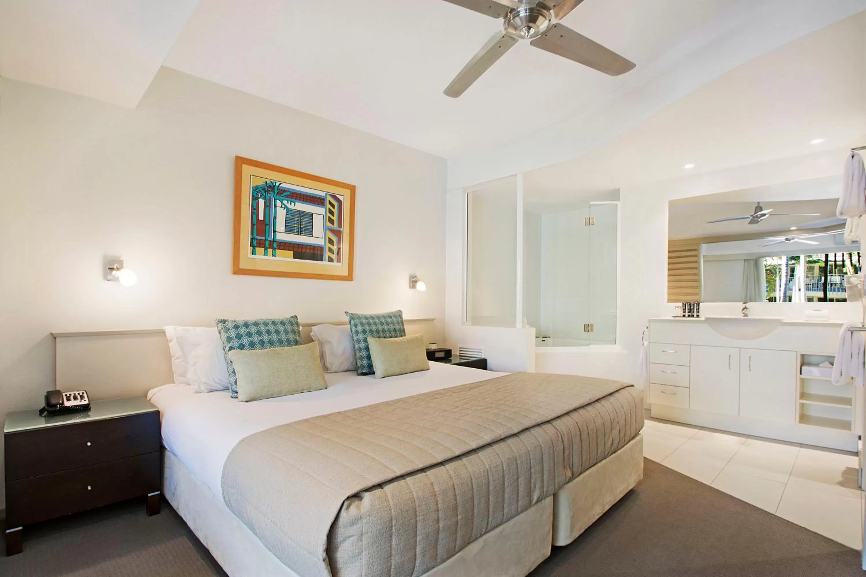 Bedroom, Bed in Mantra French Quarter Noosa