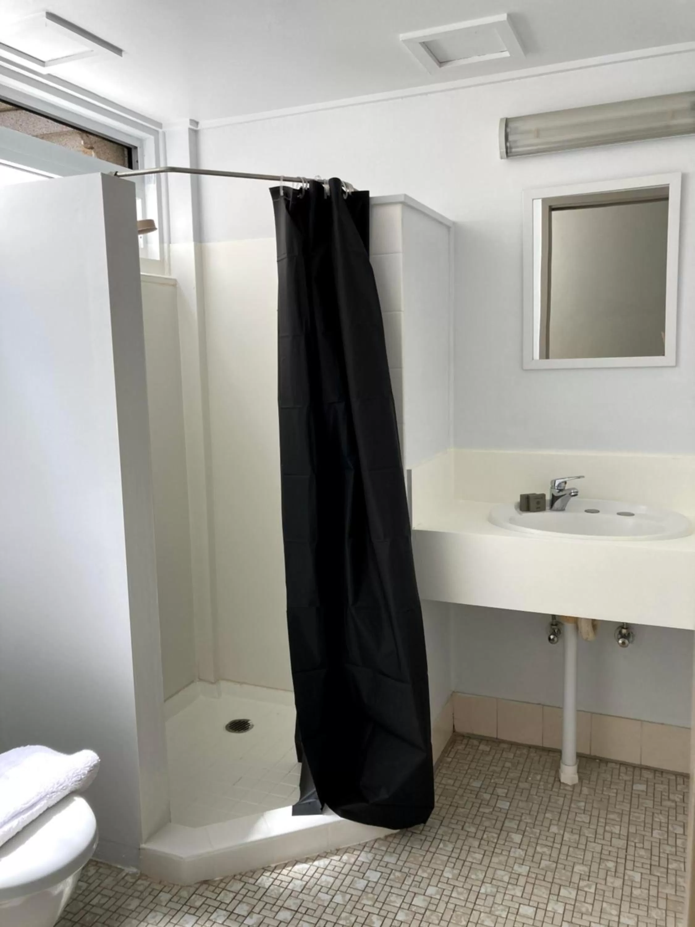 Shower in Cairns City Motel