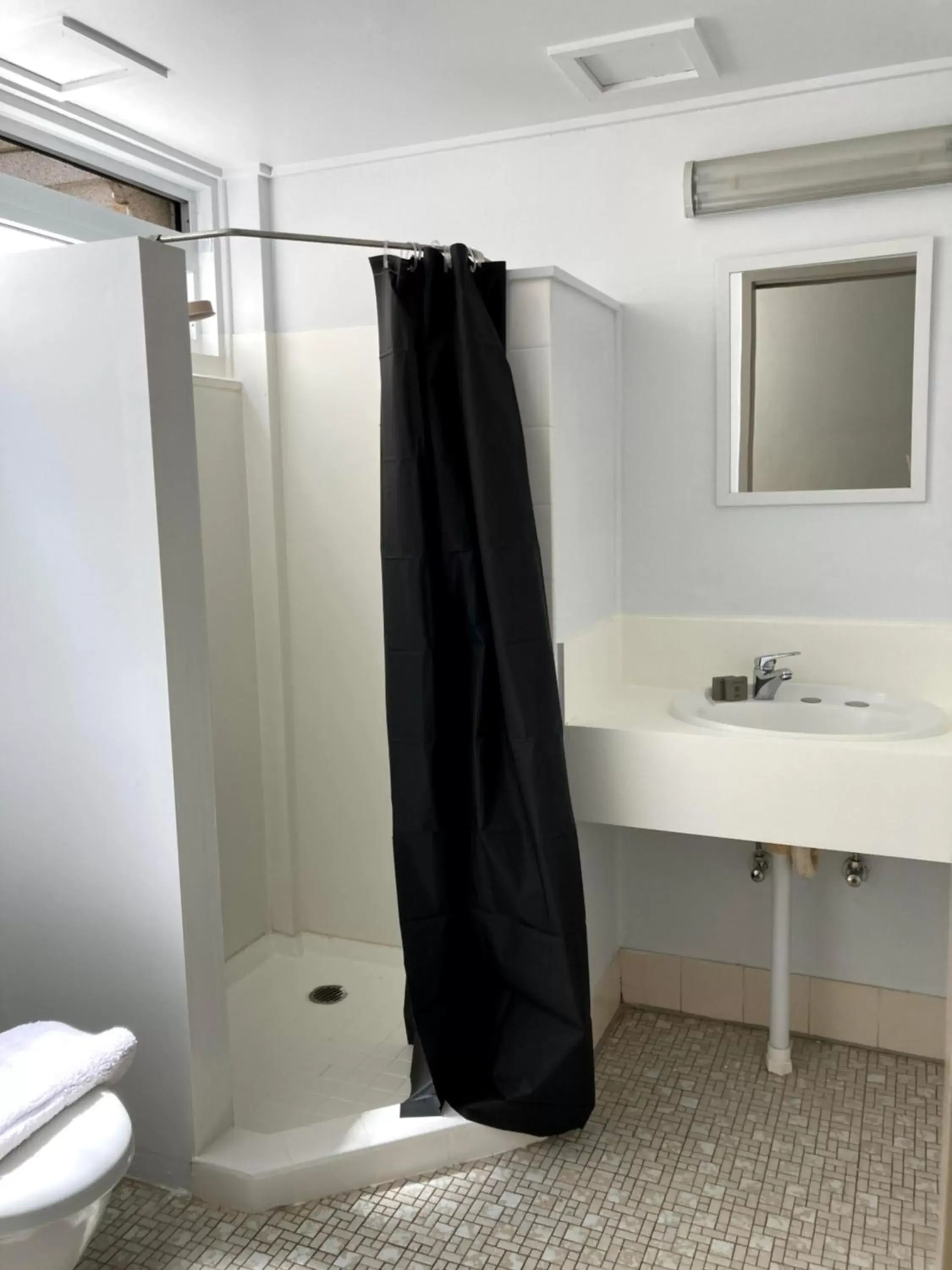 Bathroom in Cairns City Motel