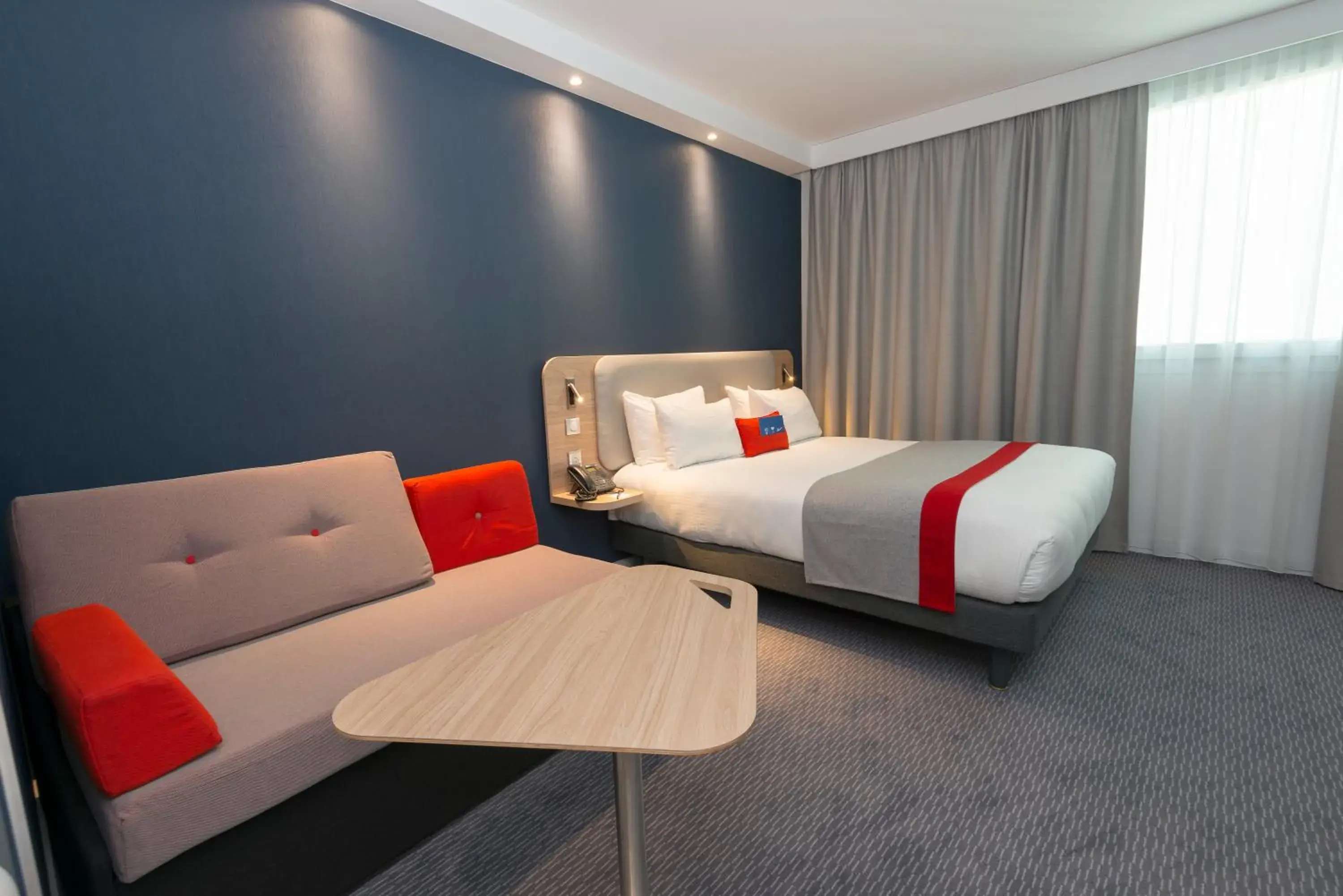 Bed in Holiday Inn Express Paris - Velizy