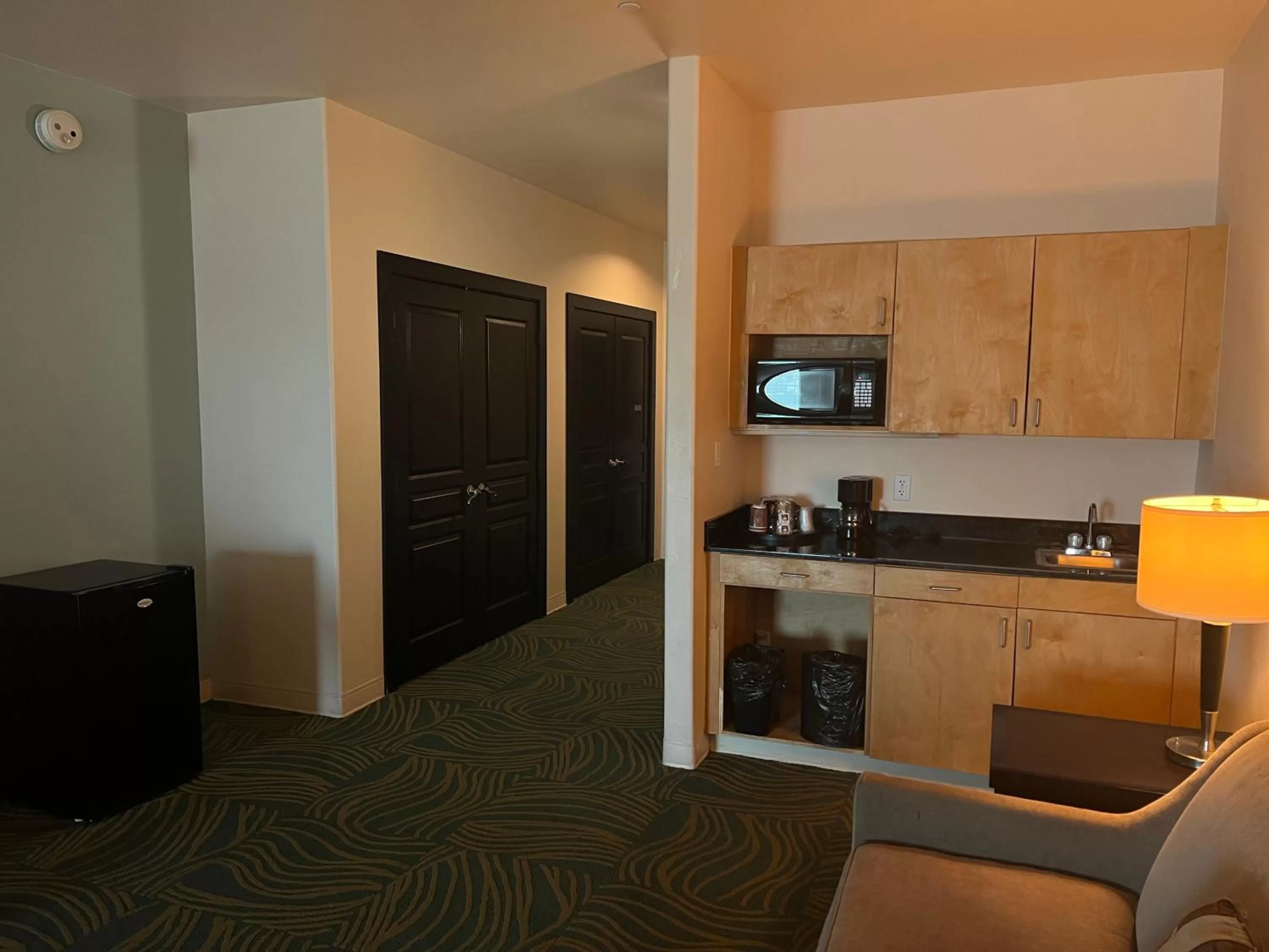 Kitchen or kitchenette in Sunchase Inn & Suites