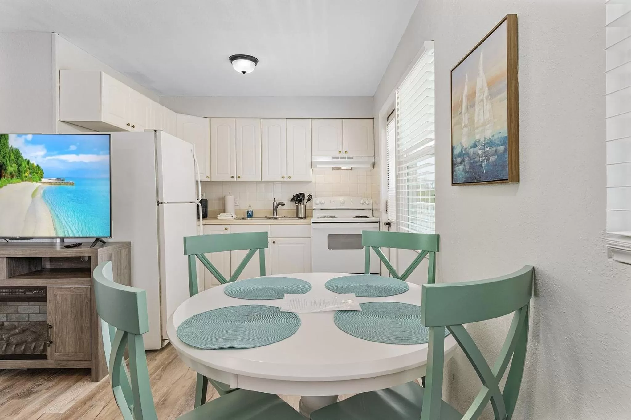 Kitchen or kitchenette in Matlacha on Shoreview