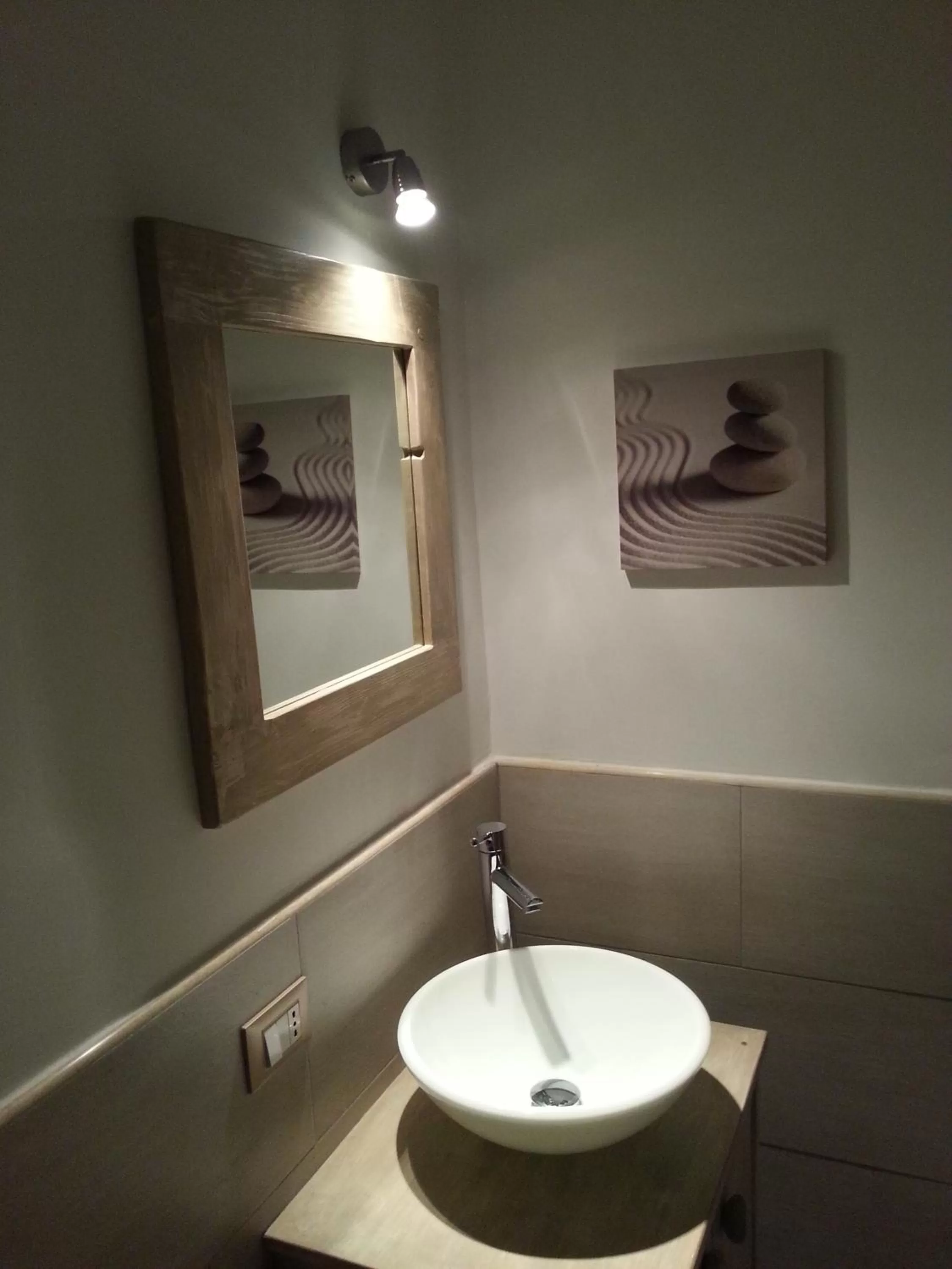 Shower in Fiumicino Airport B&B Deluxe