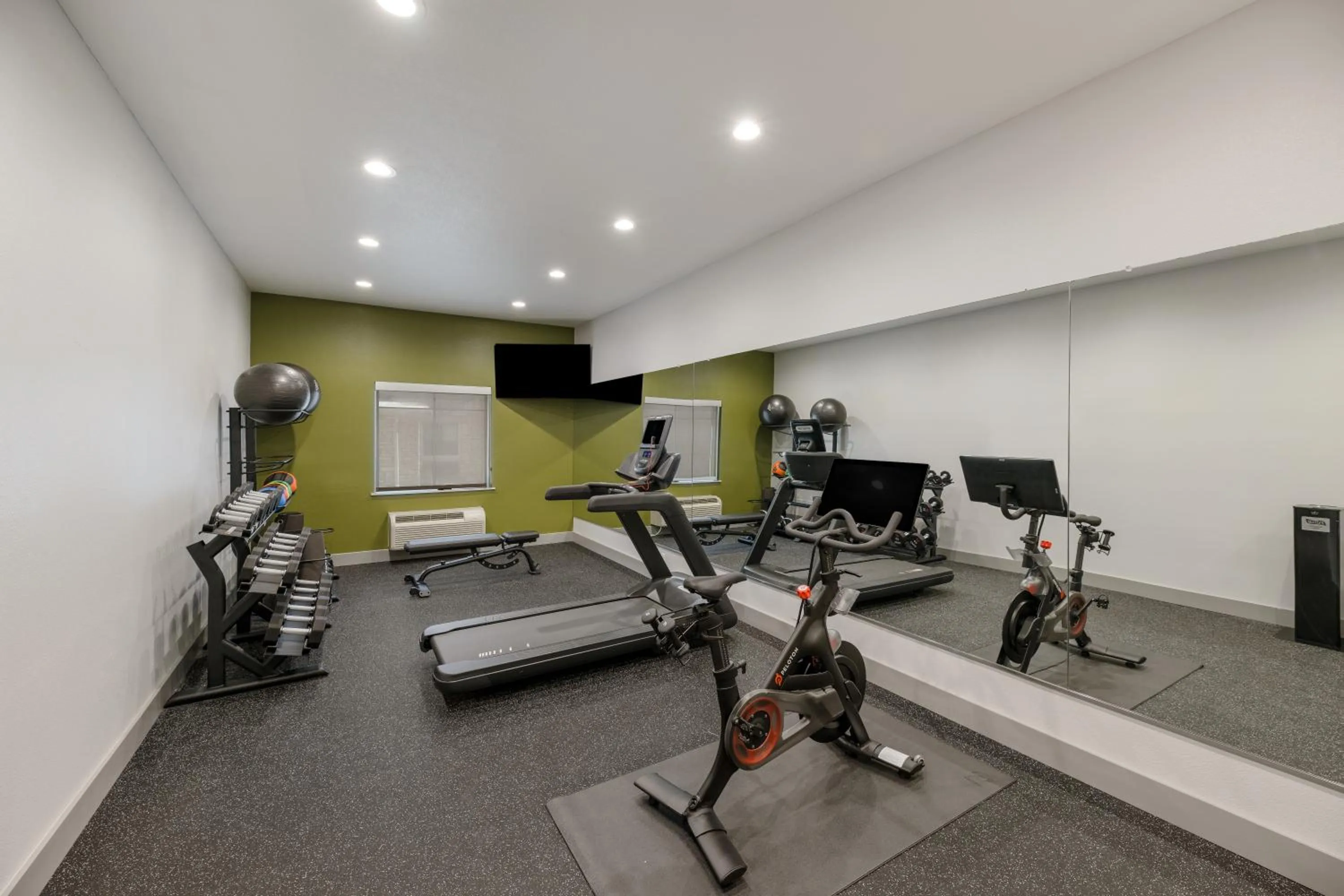 Fitness centre/facilities in Spark by Hilton Midland South