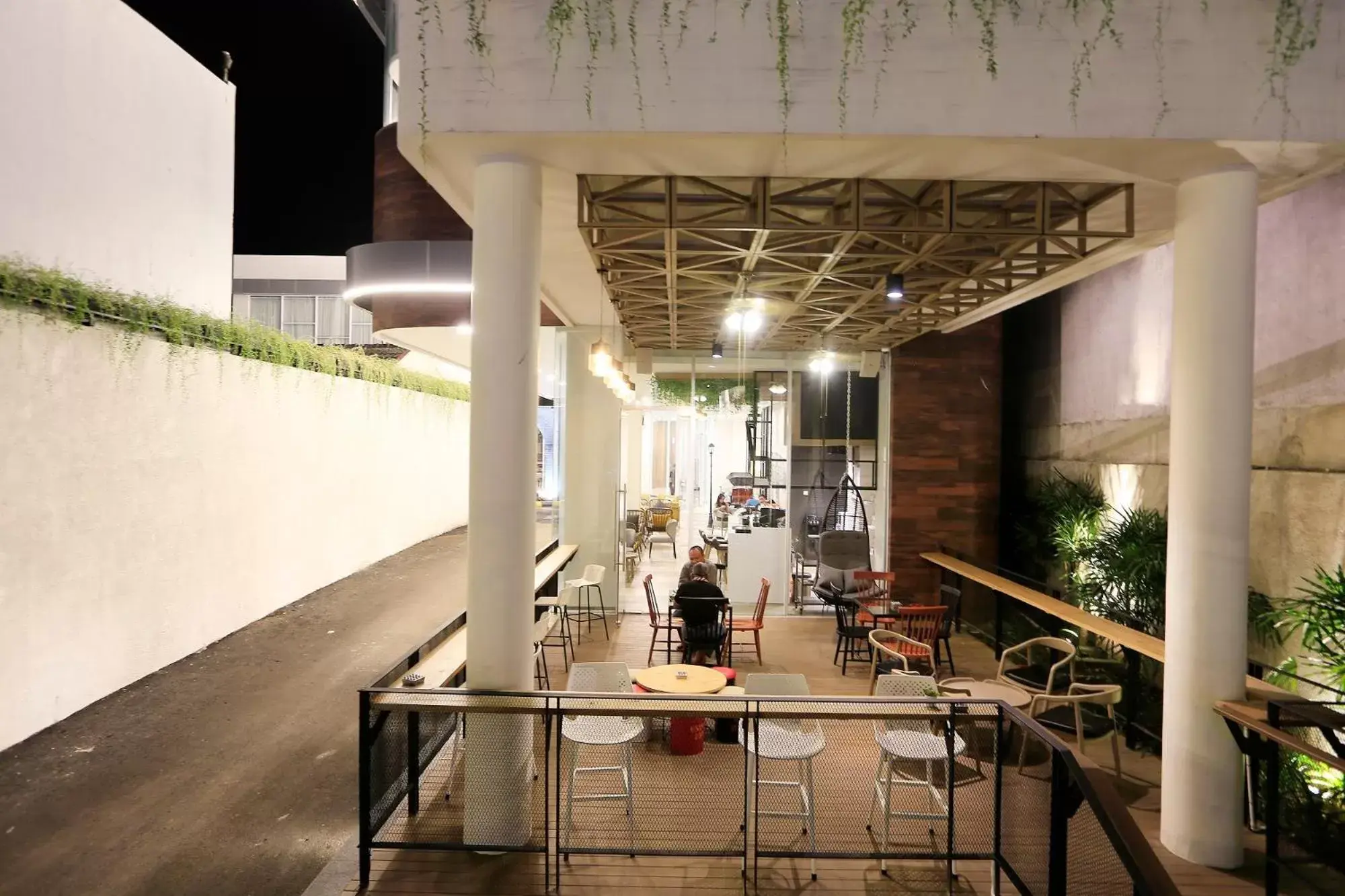 Lounge or bar in Luminor Hotel Purwokerto By WH