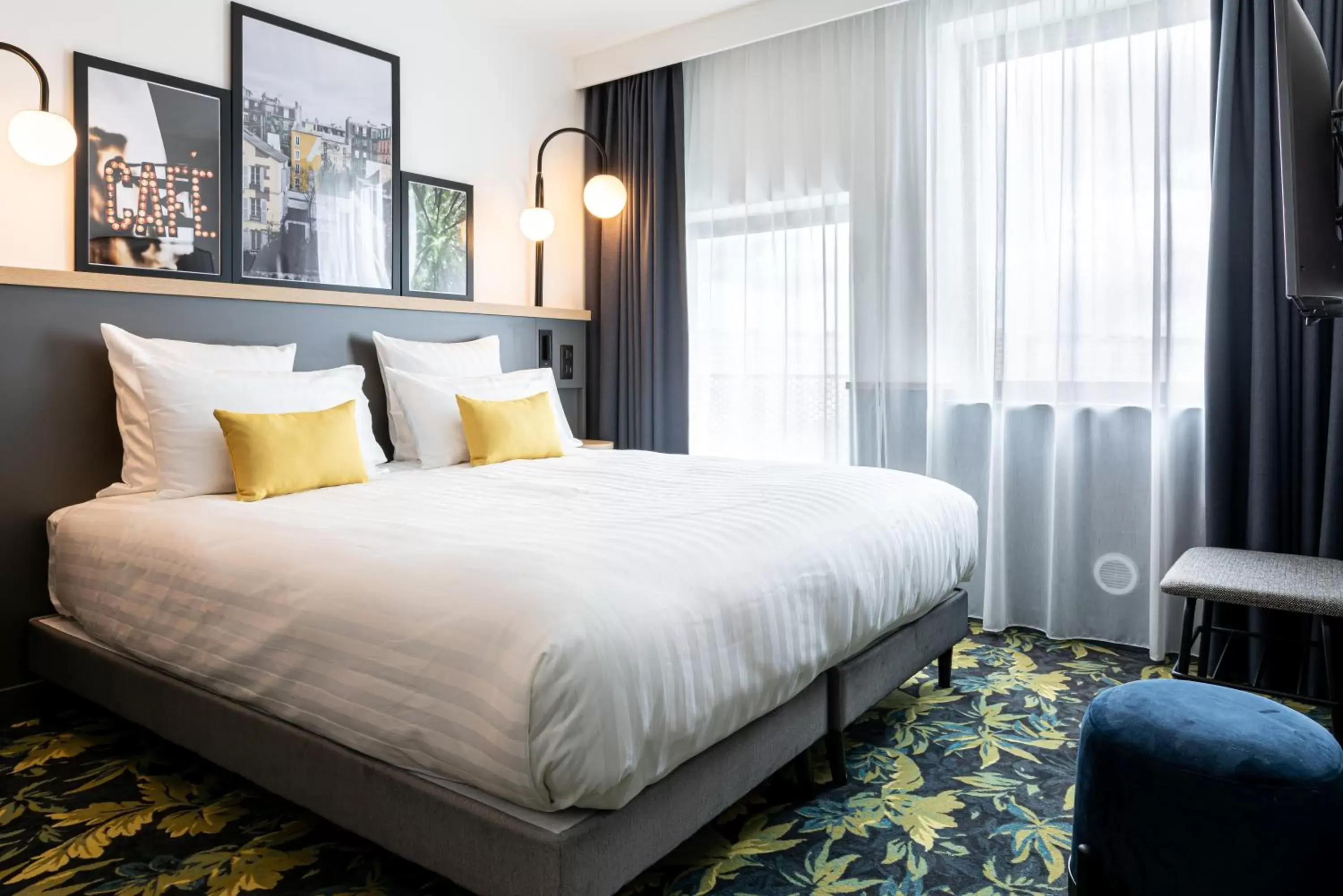 Bed in Best Western M-Treize Paris Asnieres Bed in Best Western M-Treize Paris Asnieres