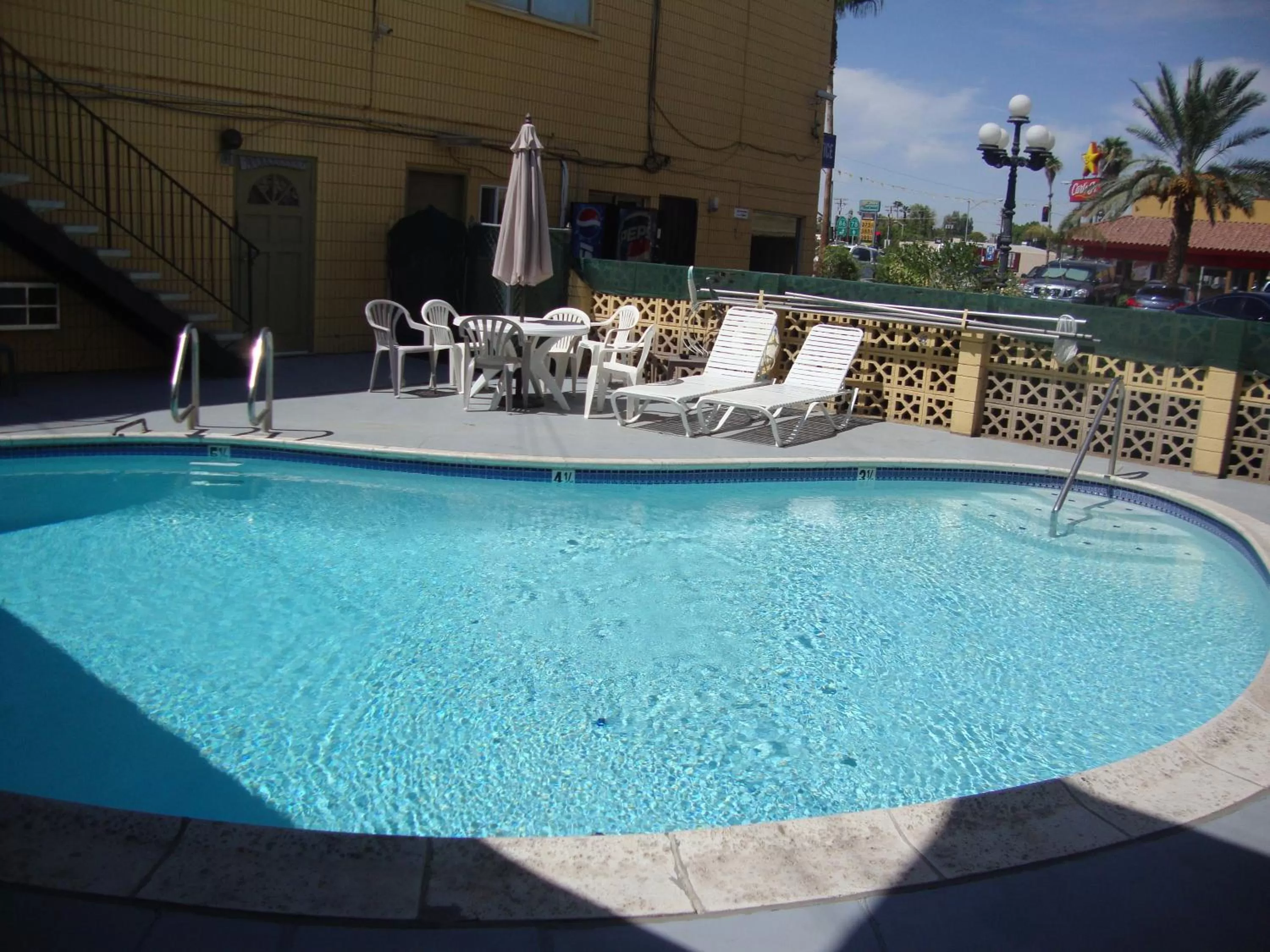 Swimming pool in Townhouse Inn and Suites