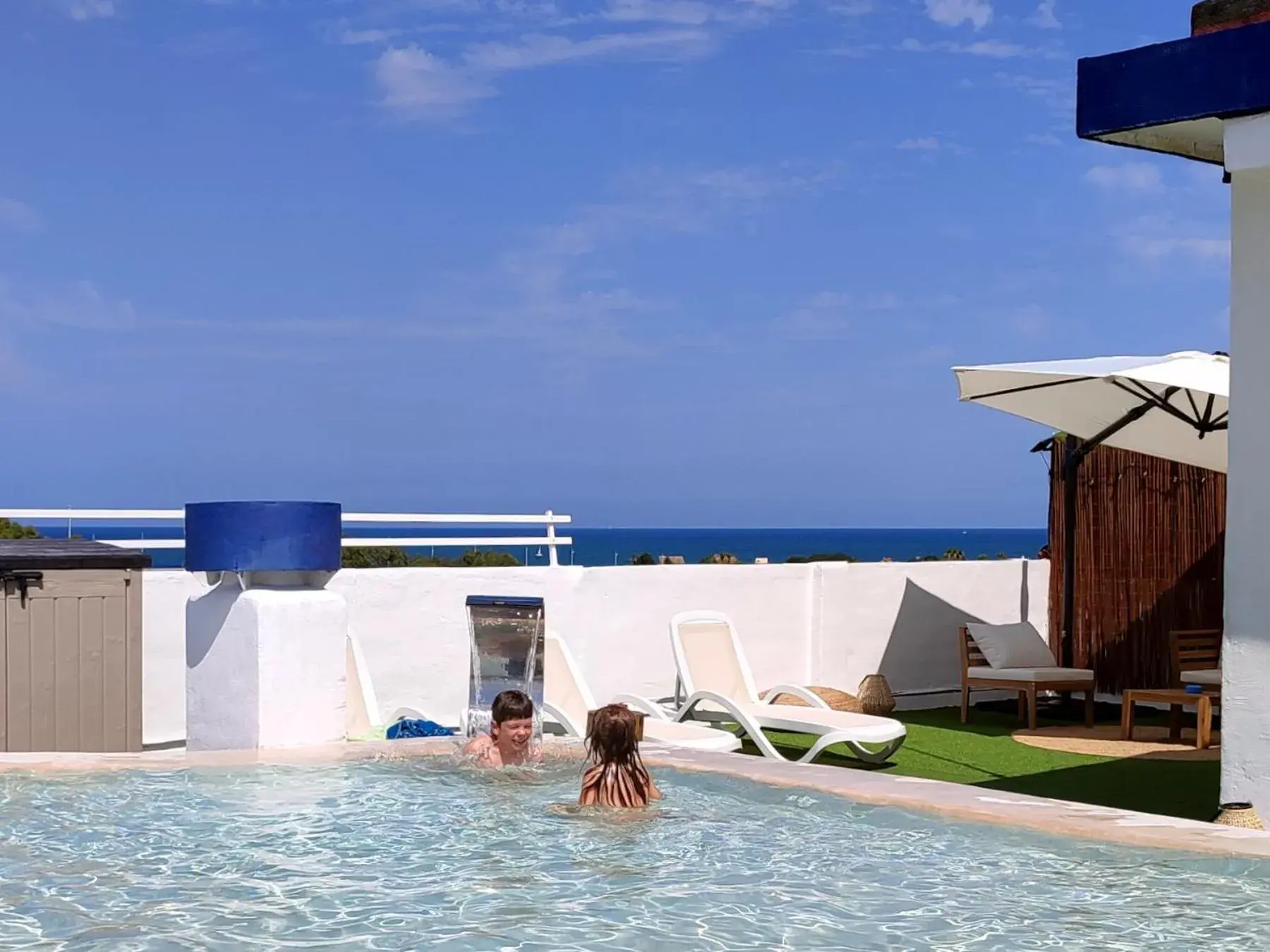 Balcony/Terrace, Swimming Pool in Hotel Porto