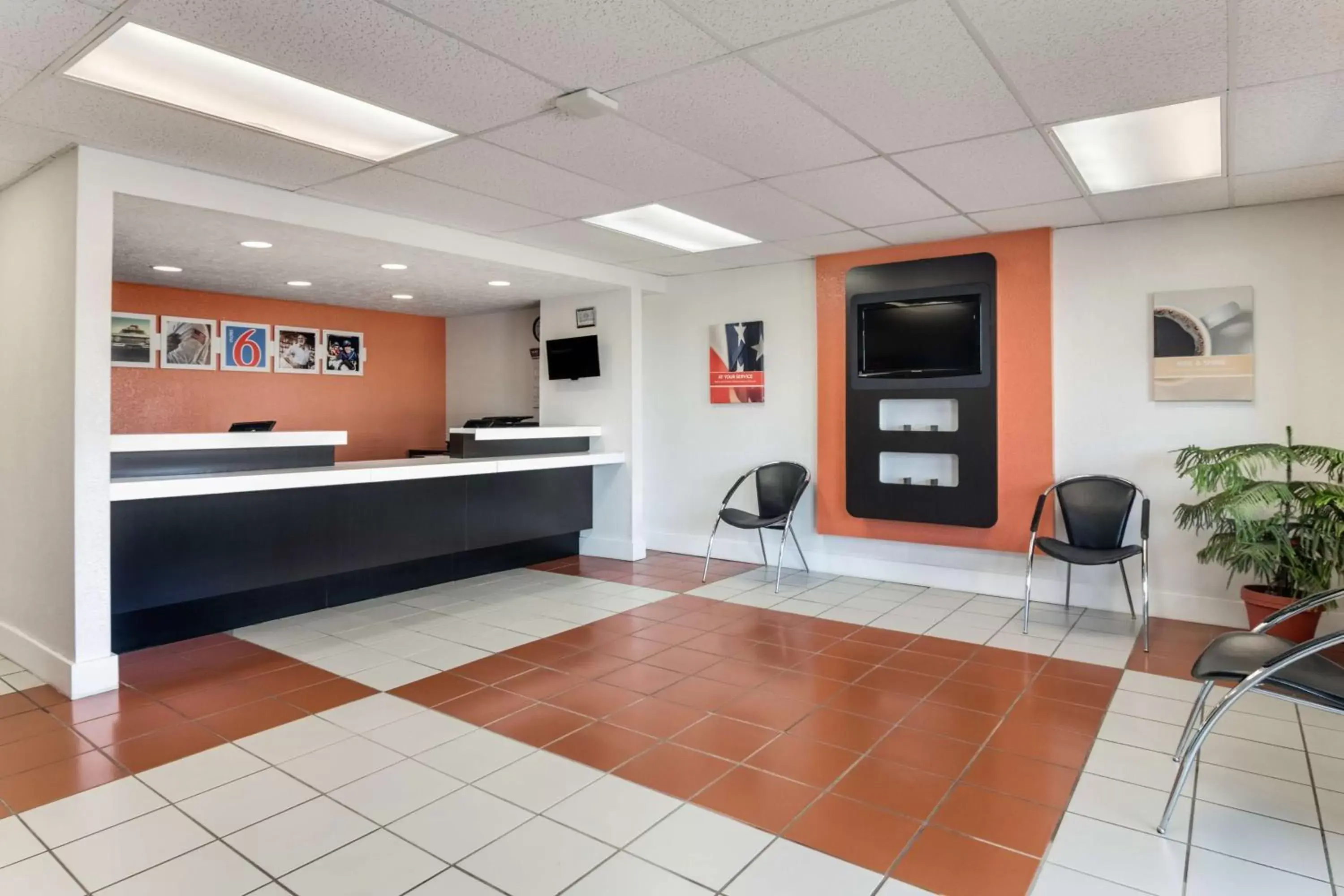 Lobby or reception in Motel 6-Youngstown, OH Lobby or reception in Motel 6-Youngstown, OH