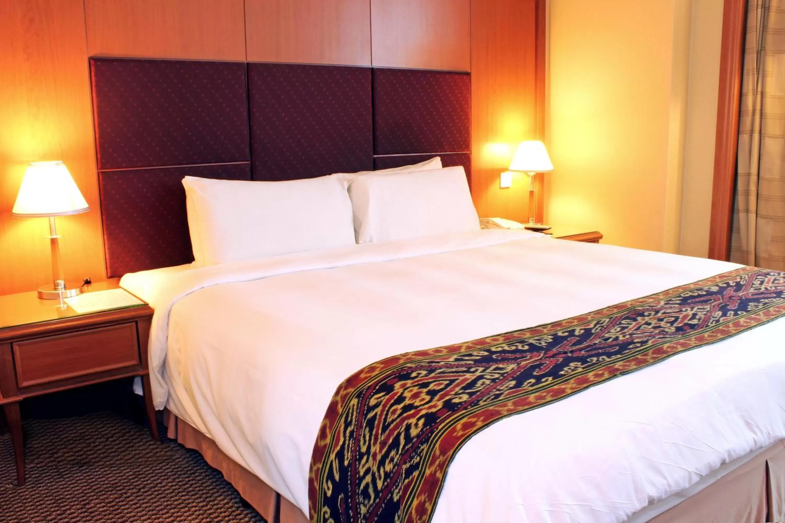 Bedroom, Bed in Imperial Hotel