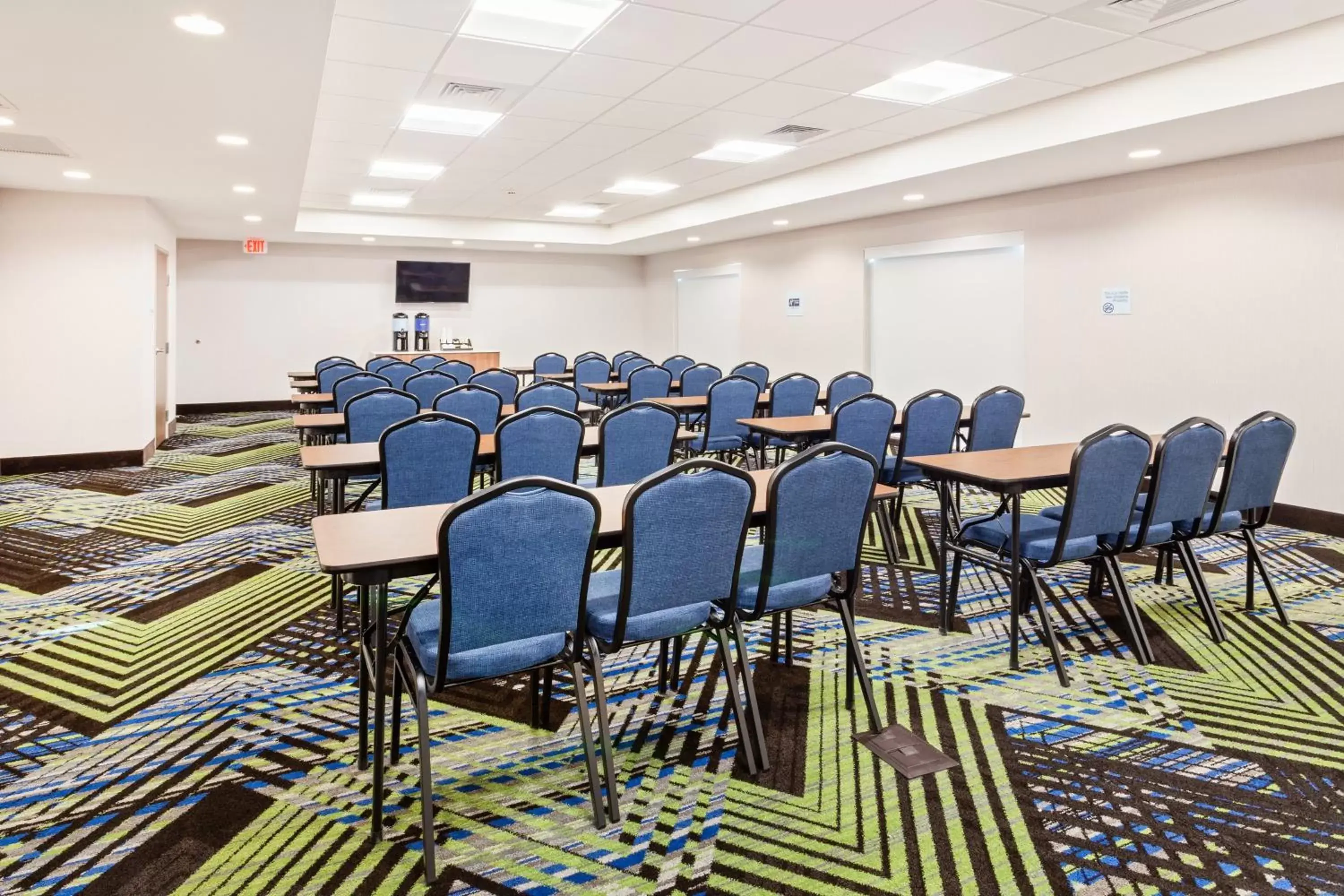Meeting/conference room in Holiday Inn Express & Suites Niceville - Eglin Area, an IHG Hotel