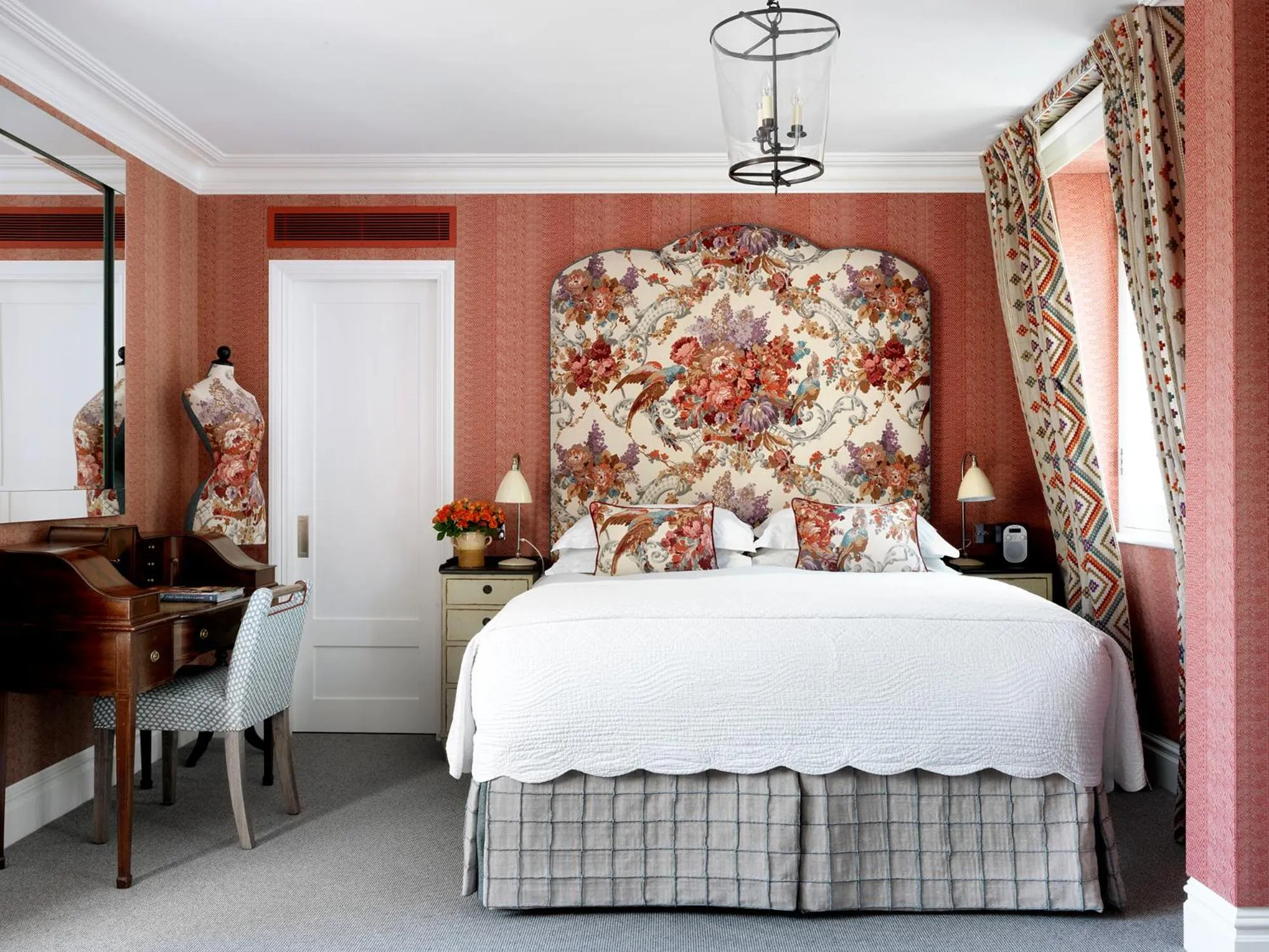 Bedroom, Bed in Covent Garden Hotel, Firmdale Hotels