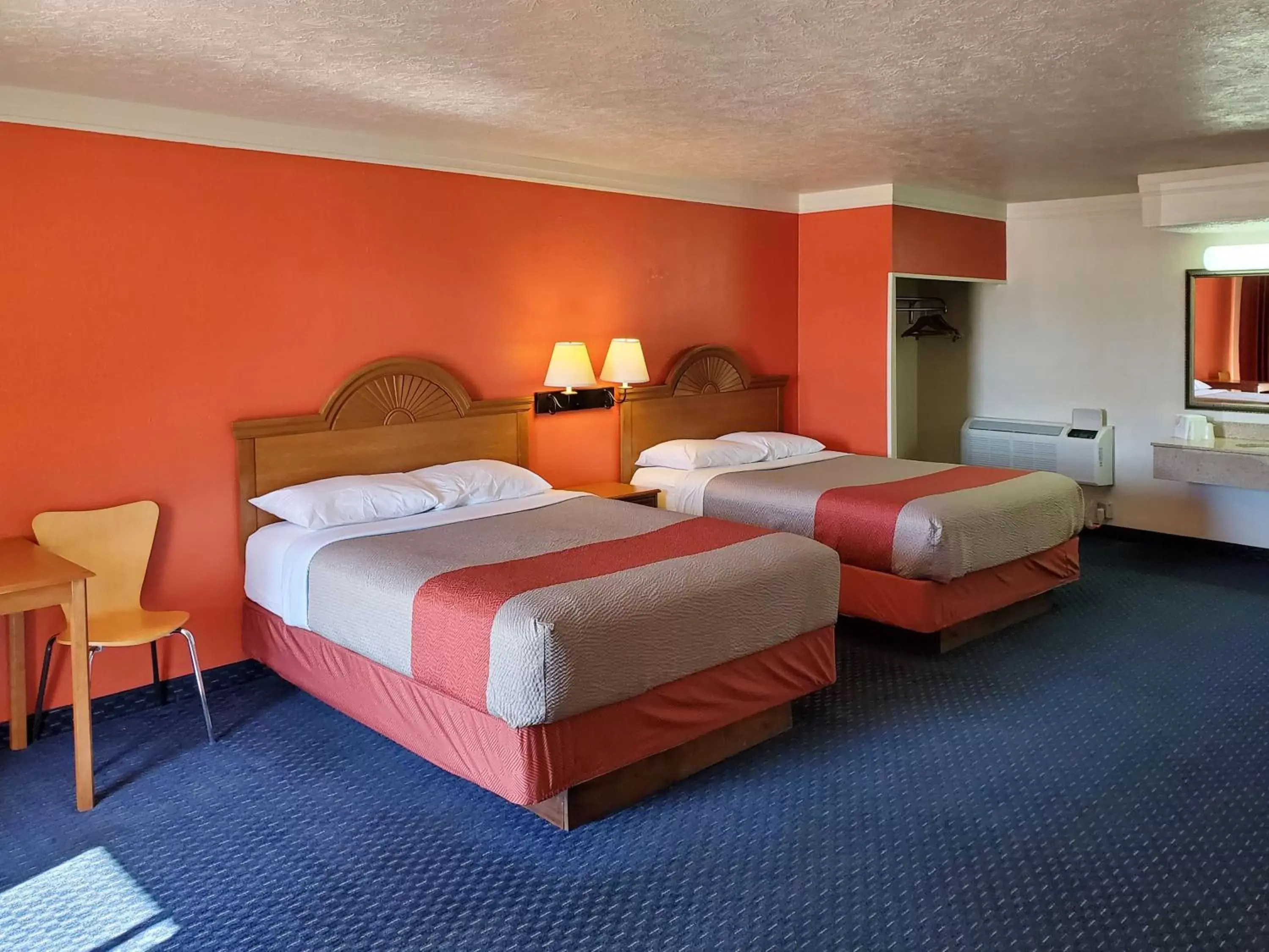 Bedroom, Bed in Motel 6-Canon City, CO 719-458-1216