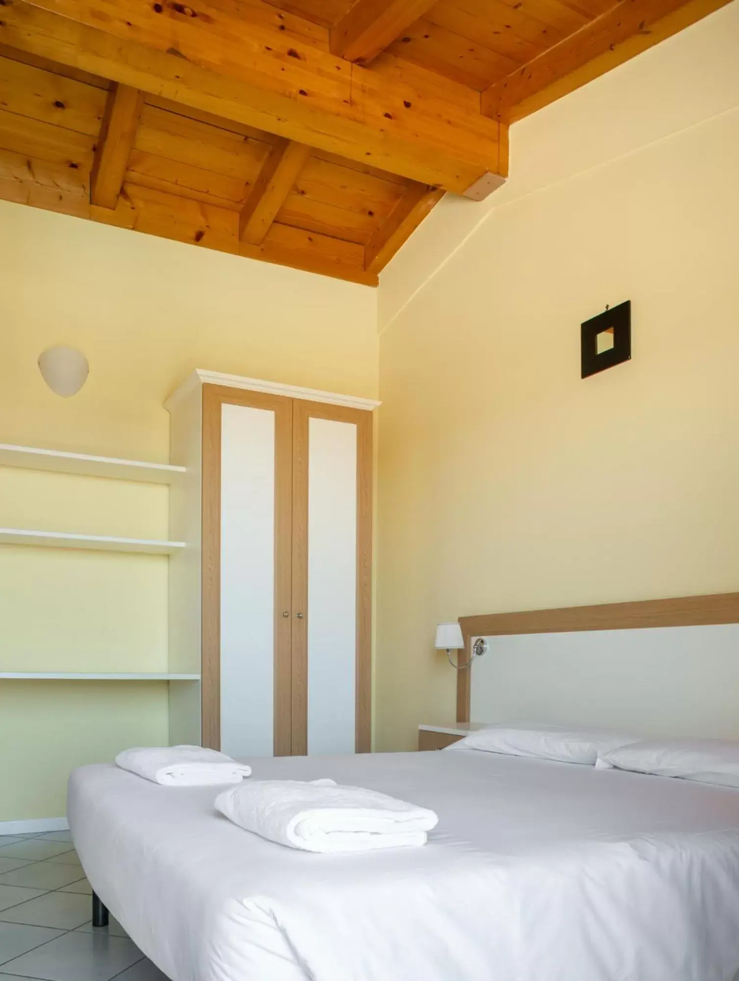 Bed in Le Terrazze sul Lago Hotel & Residence