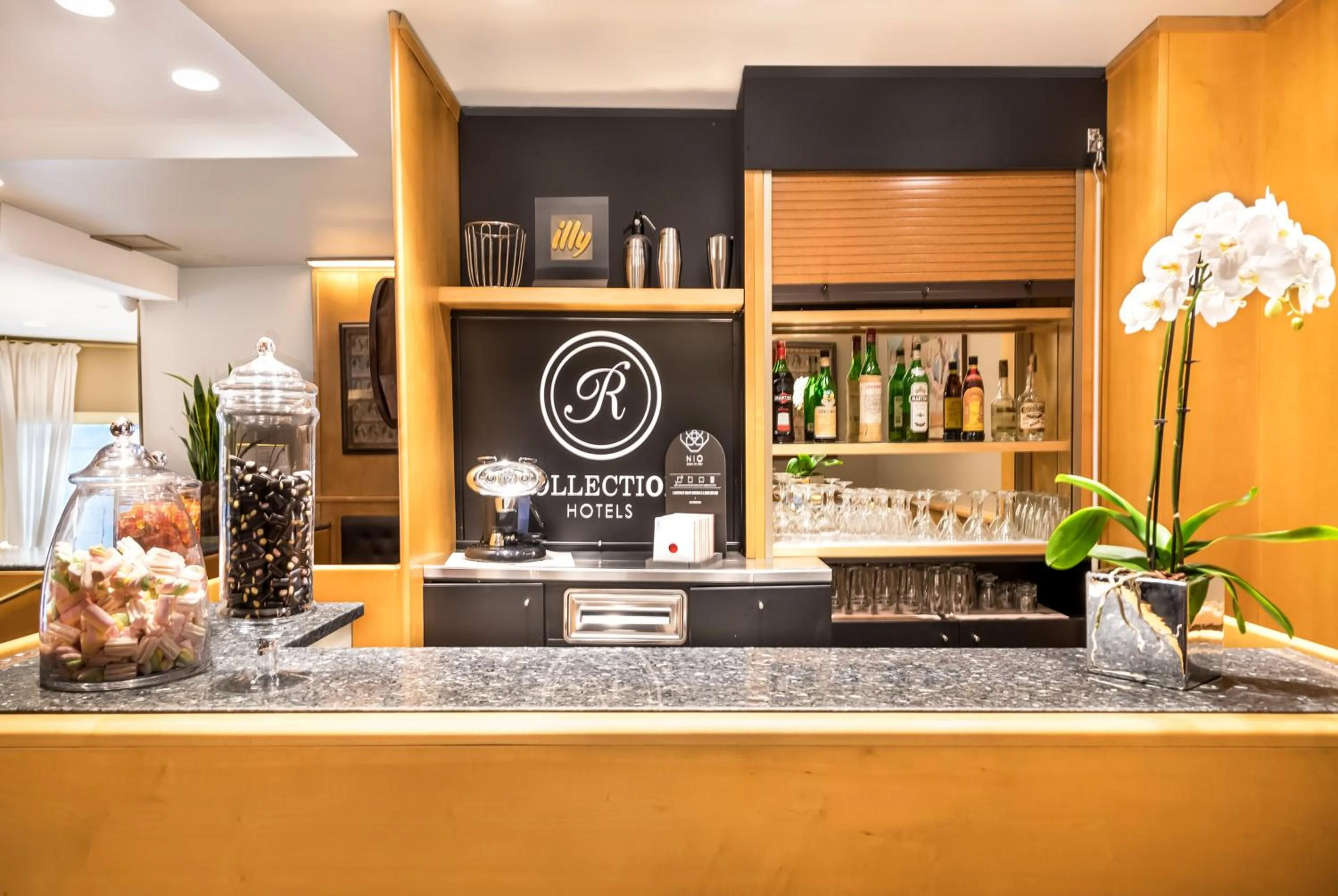 Lounge or bar in Hotel Mentana, by R Collection Hotels