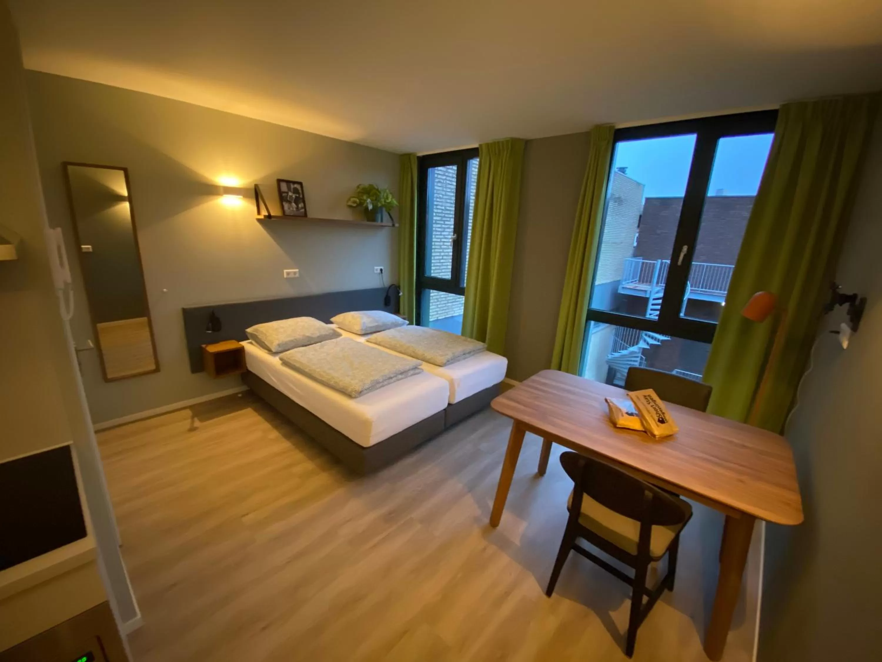 Dining area, Bed in Short Stay Wageningen