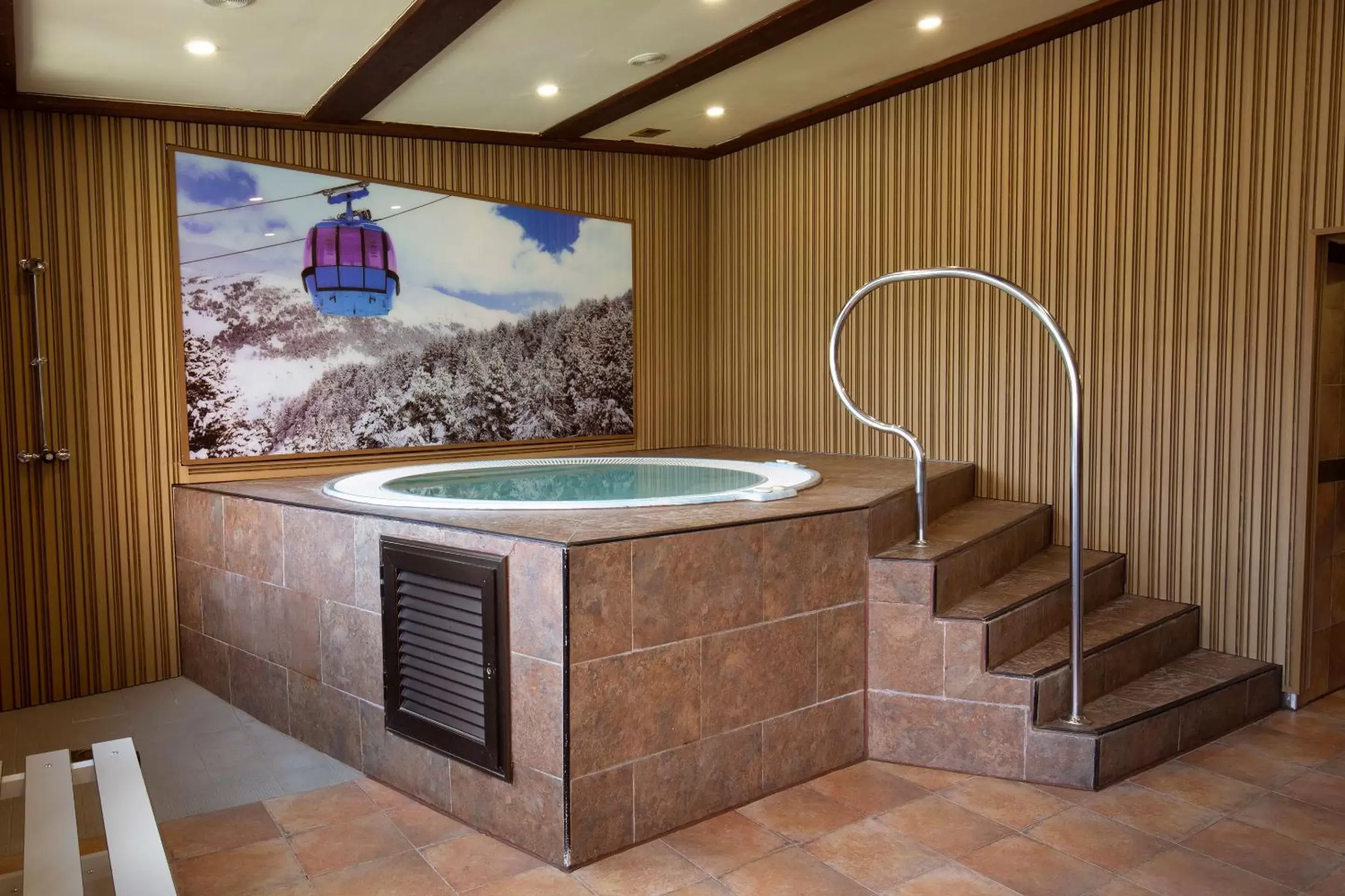 Hot Tub in Hotel Màgic Pas