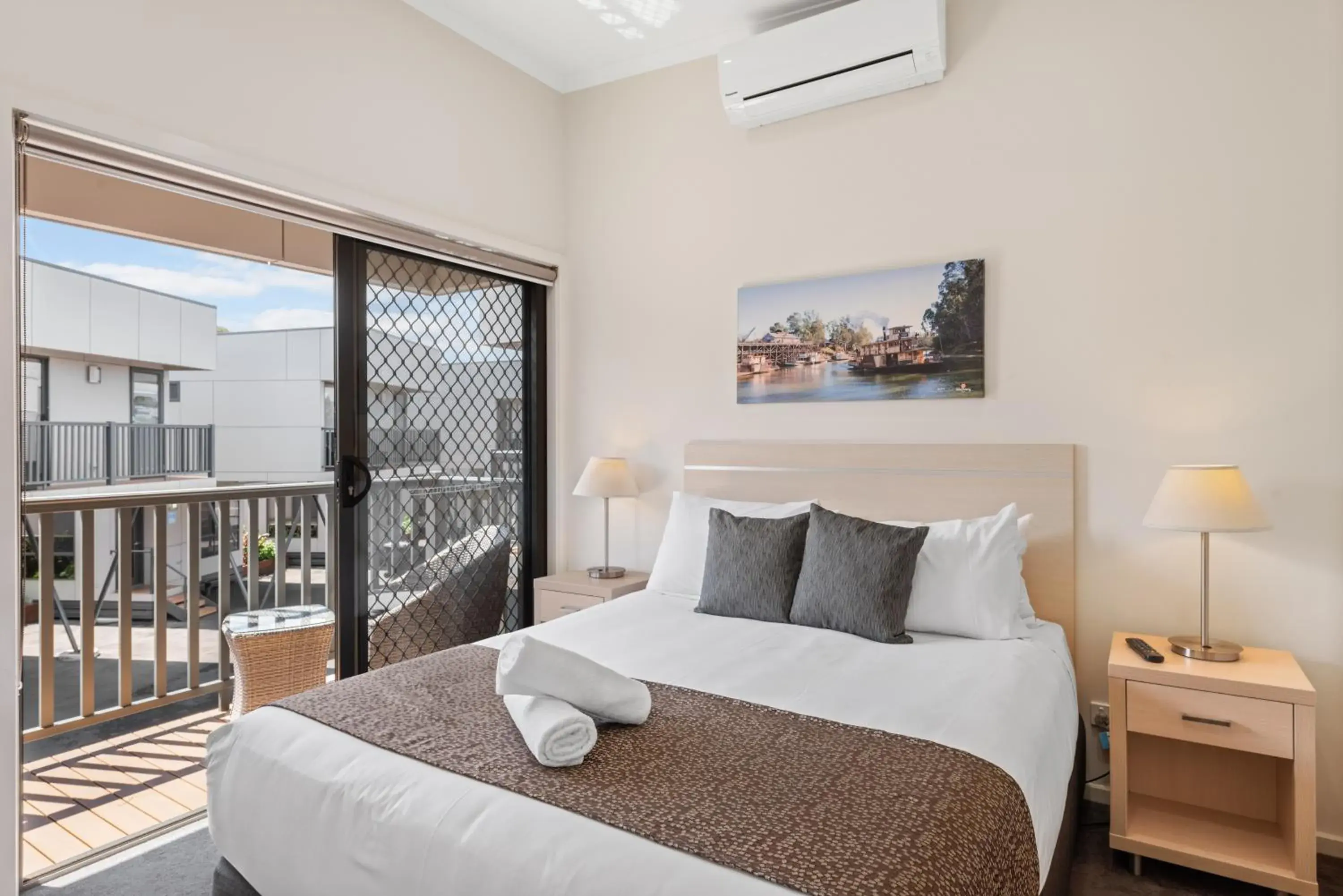 Bedroom, Bed in Discovery Parks - Melbourne Bedroom, Bed in Discovery Parks - Melbourne