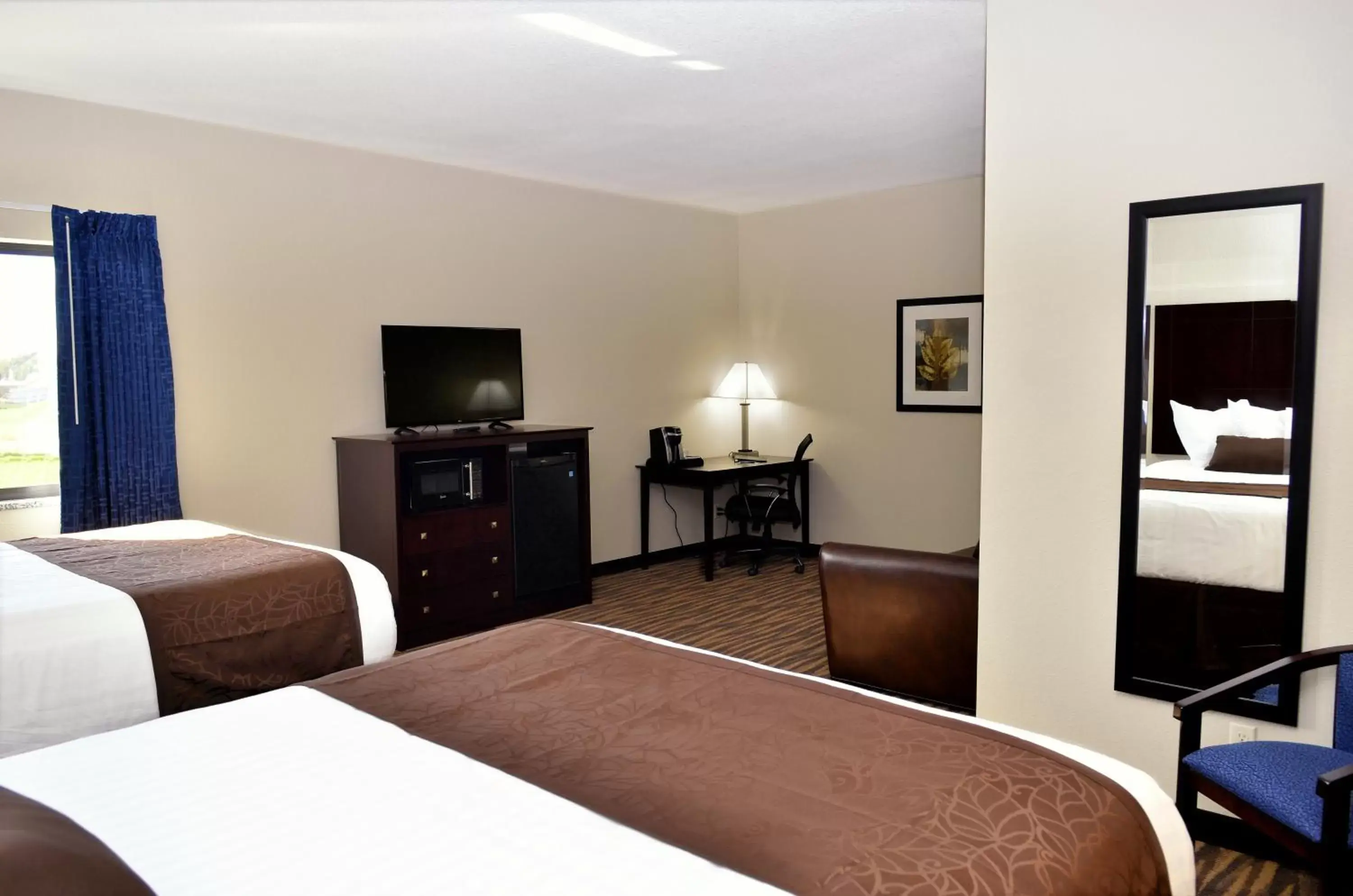 Bed, TV/Entertainment Center in Cobblestone Inn & Suites - Manning