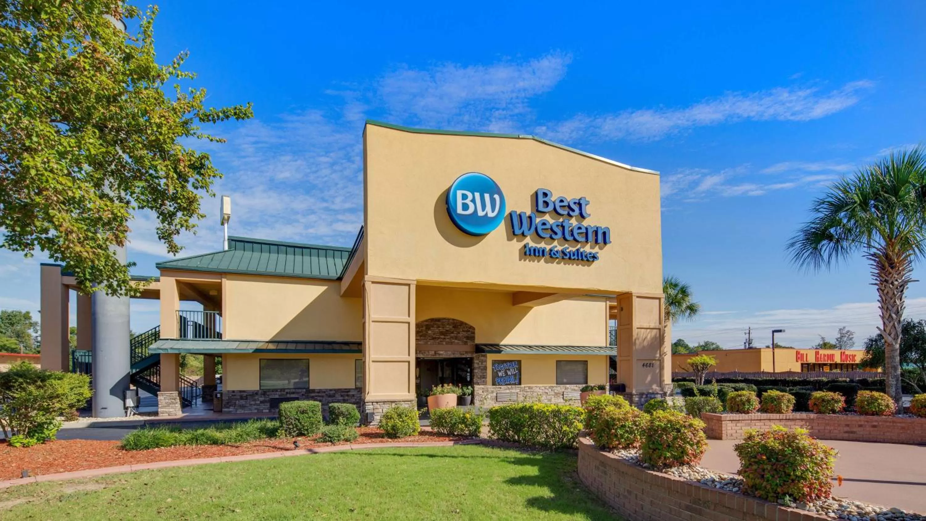 Property building in Best Western Inn & Suites of Macon