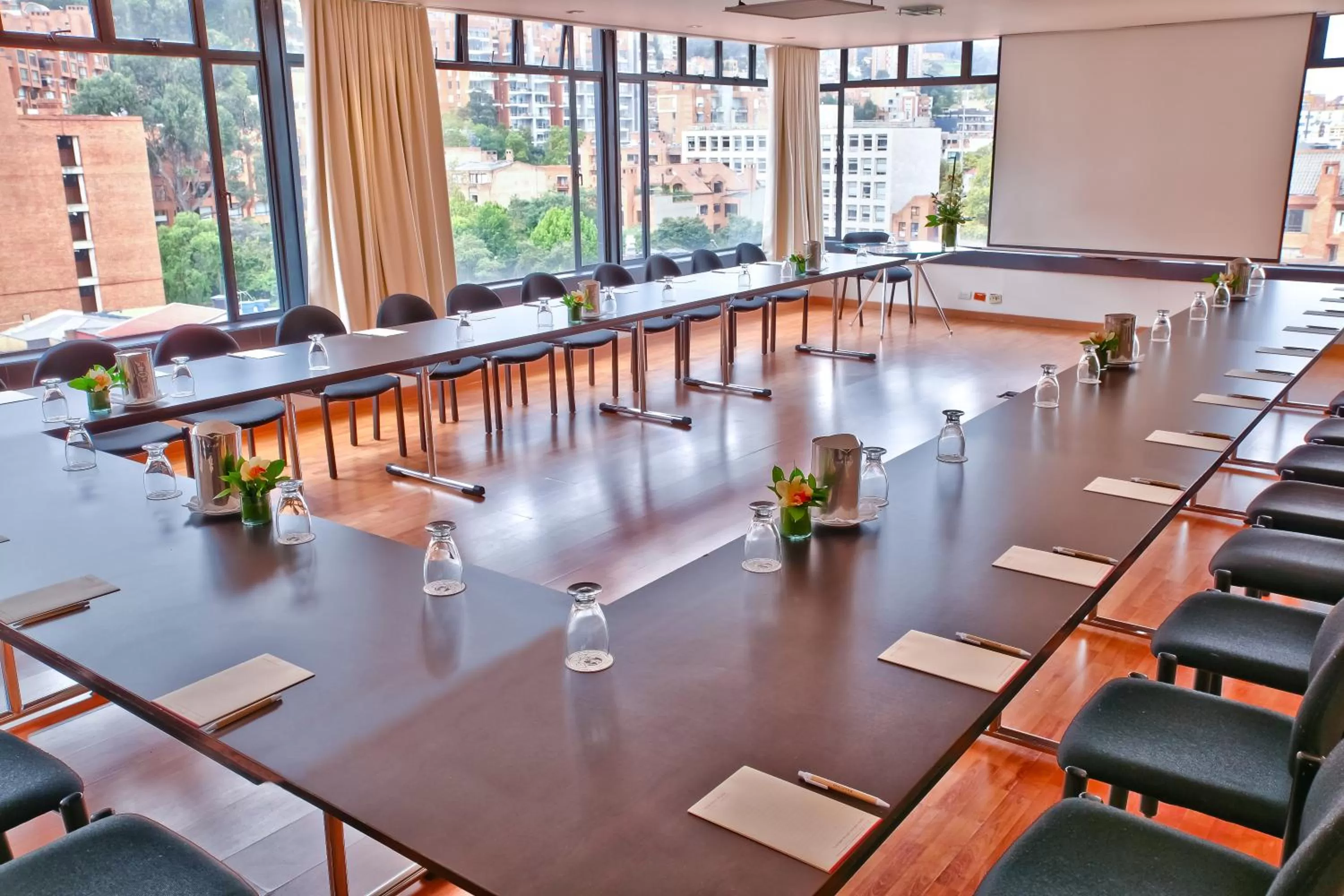 Business facilities in Hotel Rosales Plaza