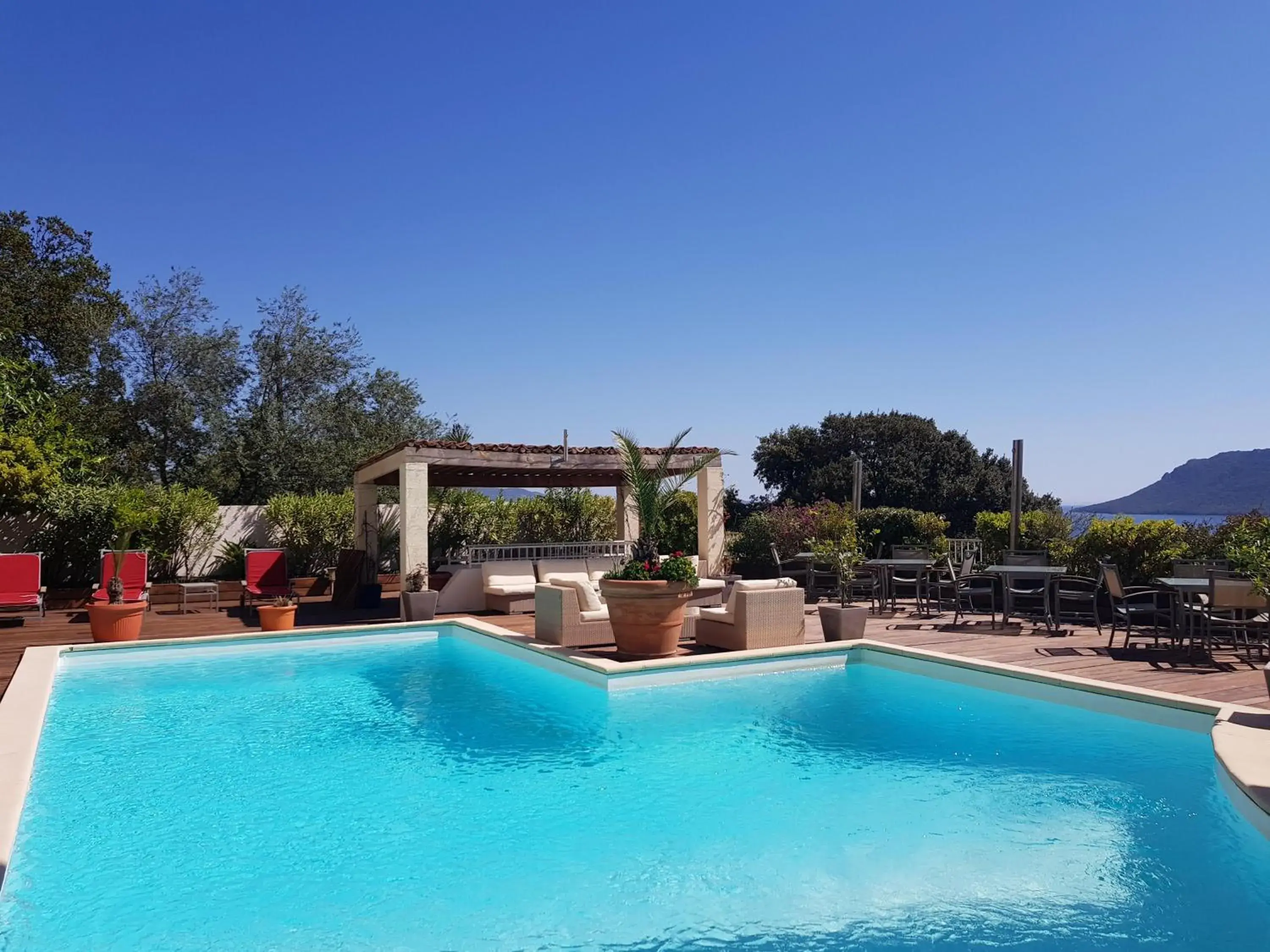 Bird's eye view, Swimming Pool in Hotel Le Tilbury