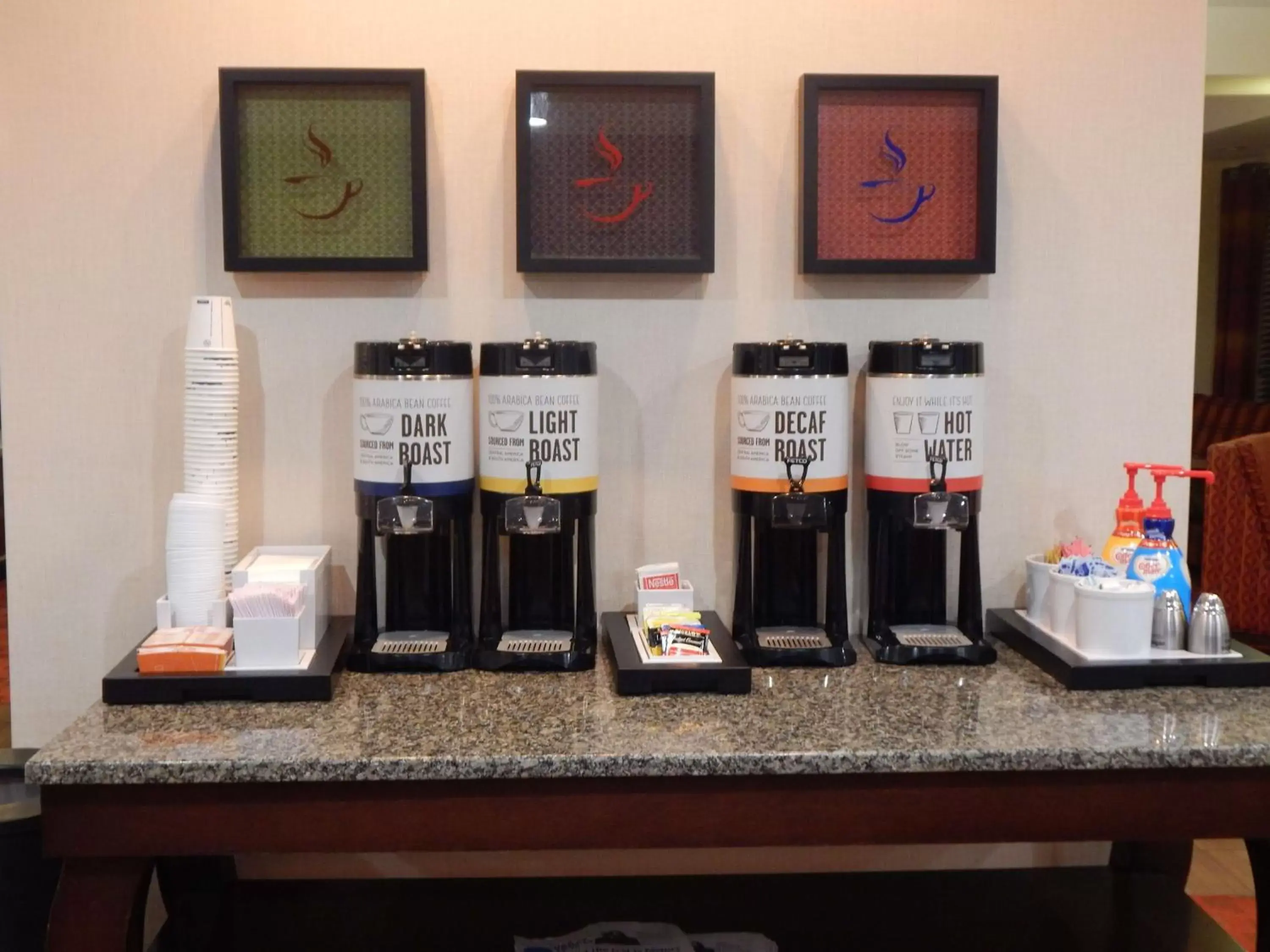 Dining area in Hampton Inn Heath