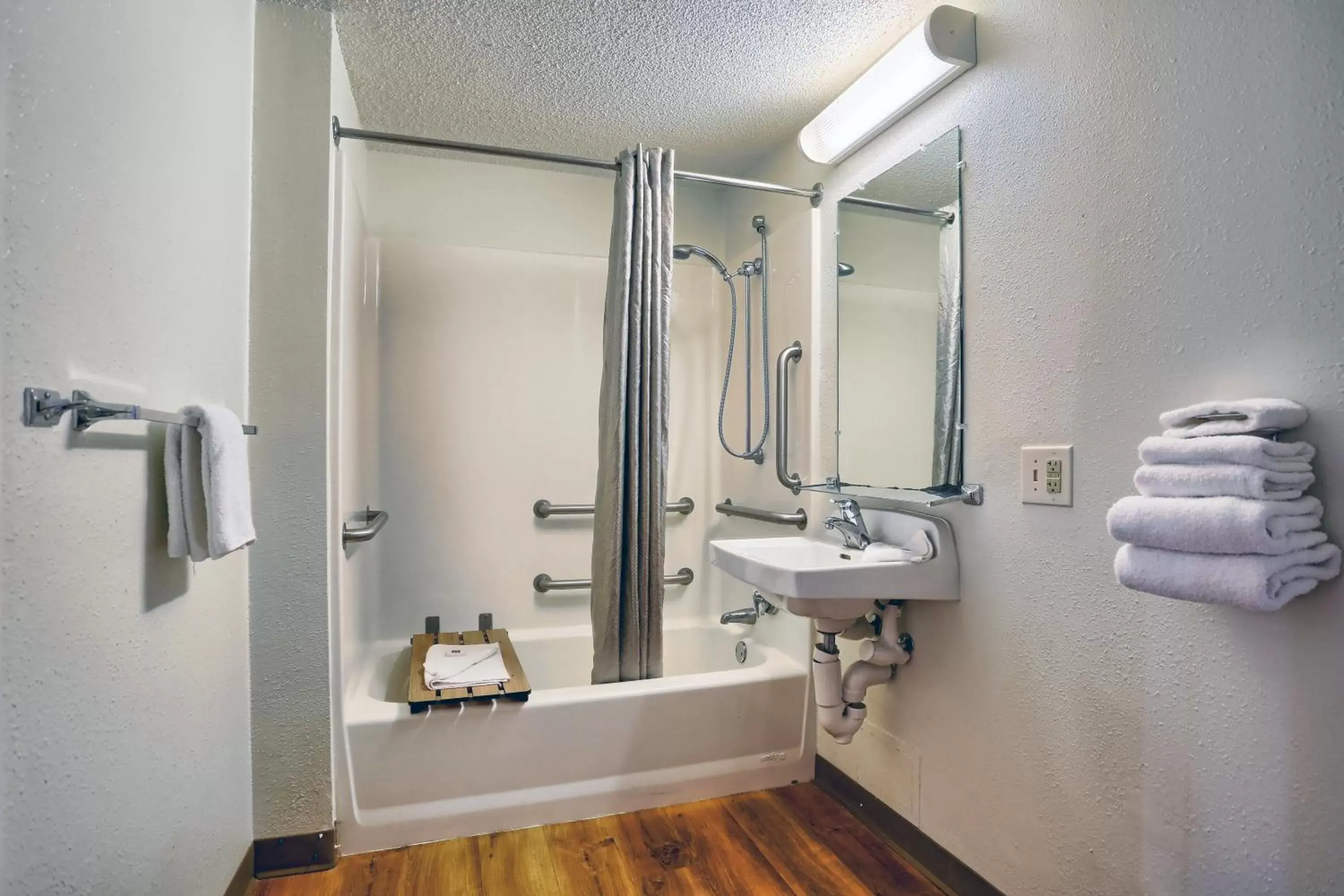 Shower, Bathroom in Motel 6 Hagerstown, MD