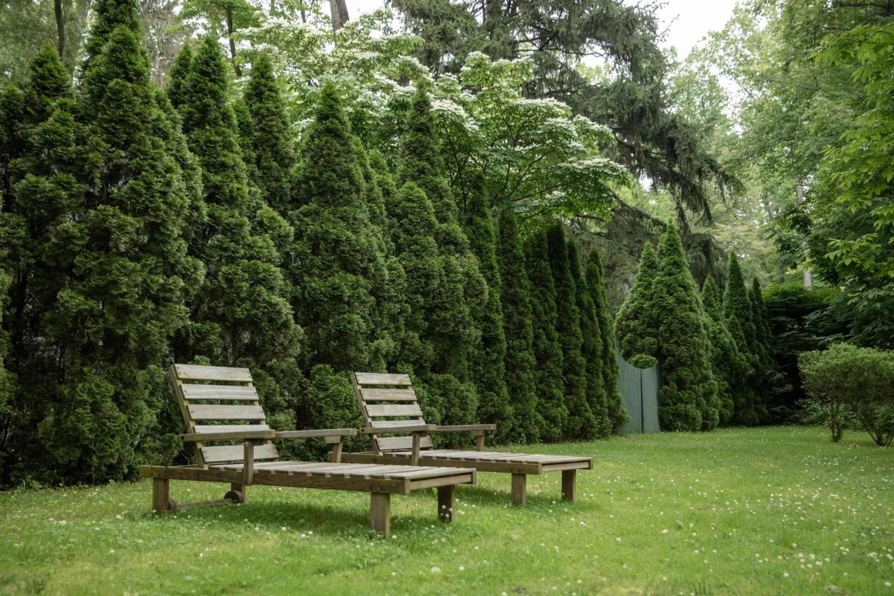 Property building, Garden in Lakeside Inn